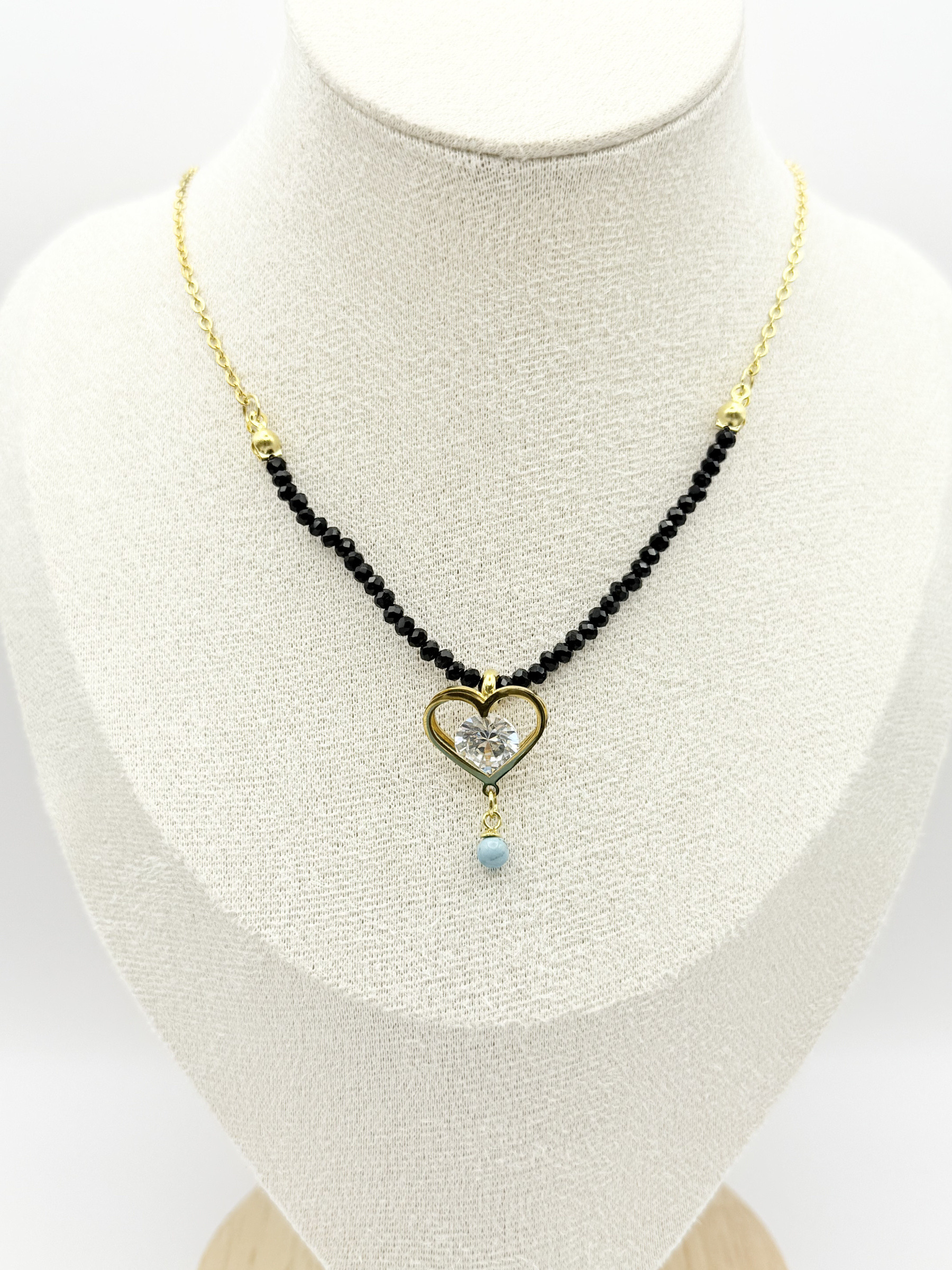 Mayorista Ceramik - Collar de corazón de cristal en perlas negras - Acero inoxidable dorado o plateado