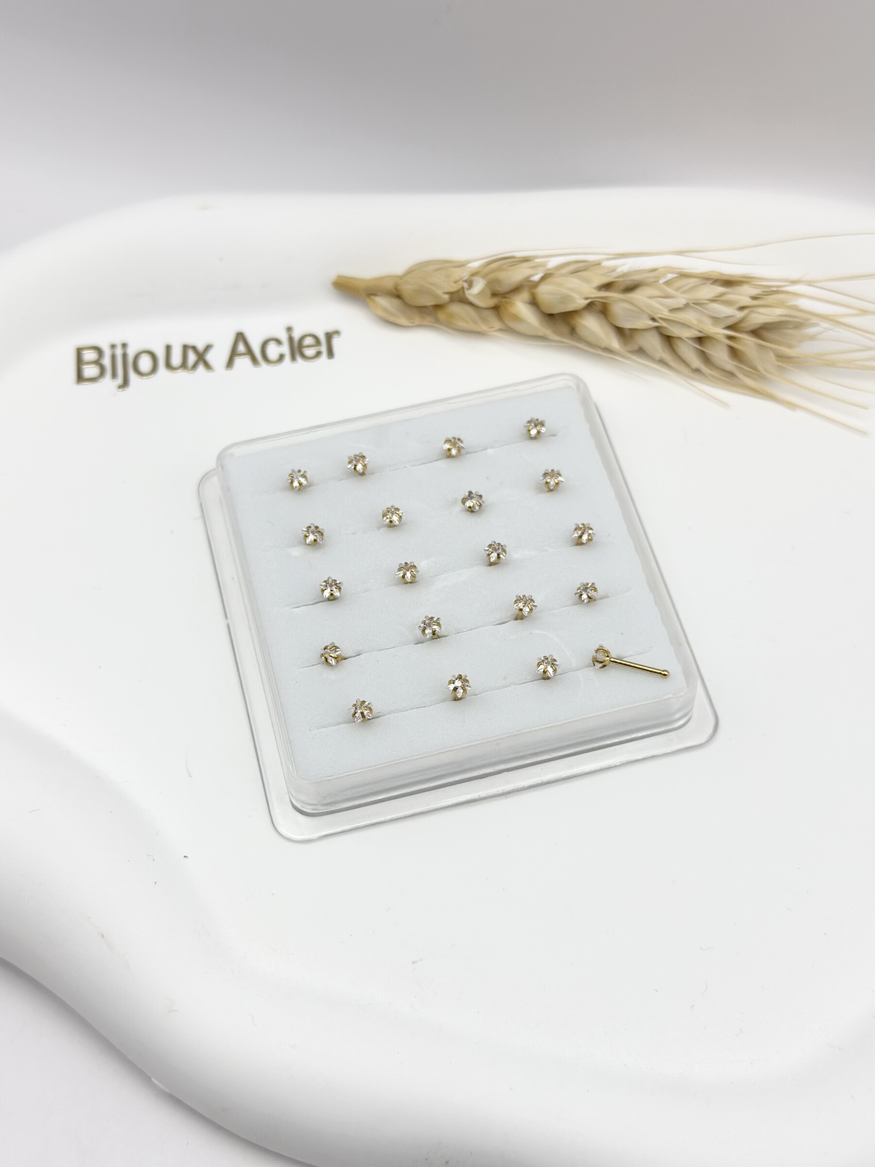 Grossiste Ceramik - Lot de 20 piercings clous  Acier inoxydable doré ou argenté avec strass griffés