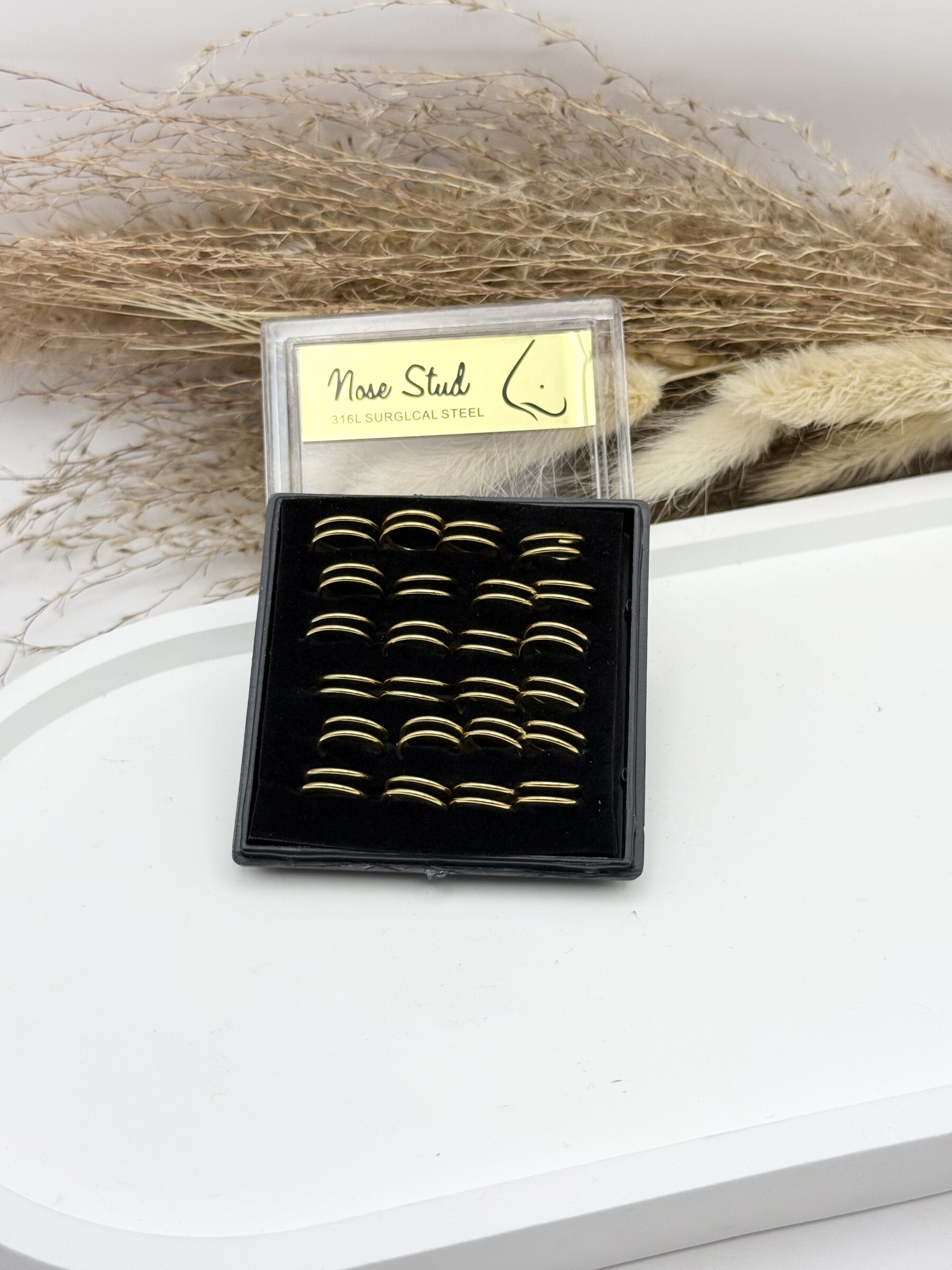 Großhändler Ceramik - Schachtel 40 Nasenpiercings Edelstahl -Strassstangen, 9mm Stange