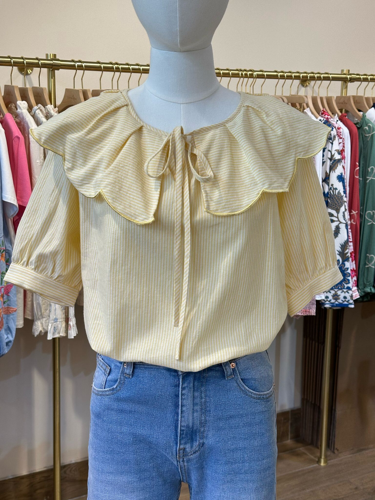 Claudine short round
