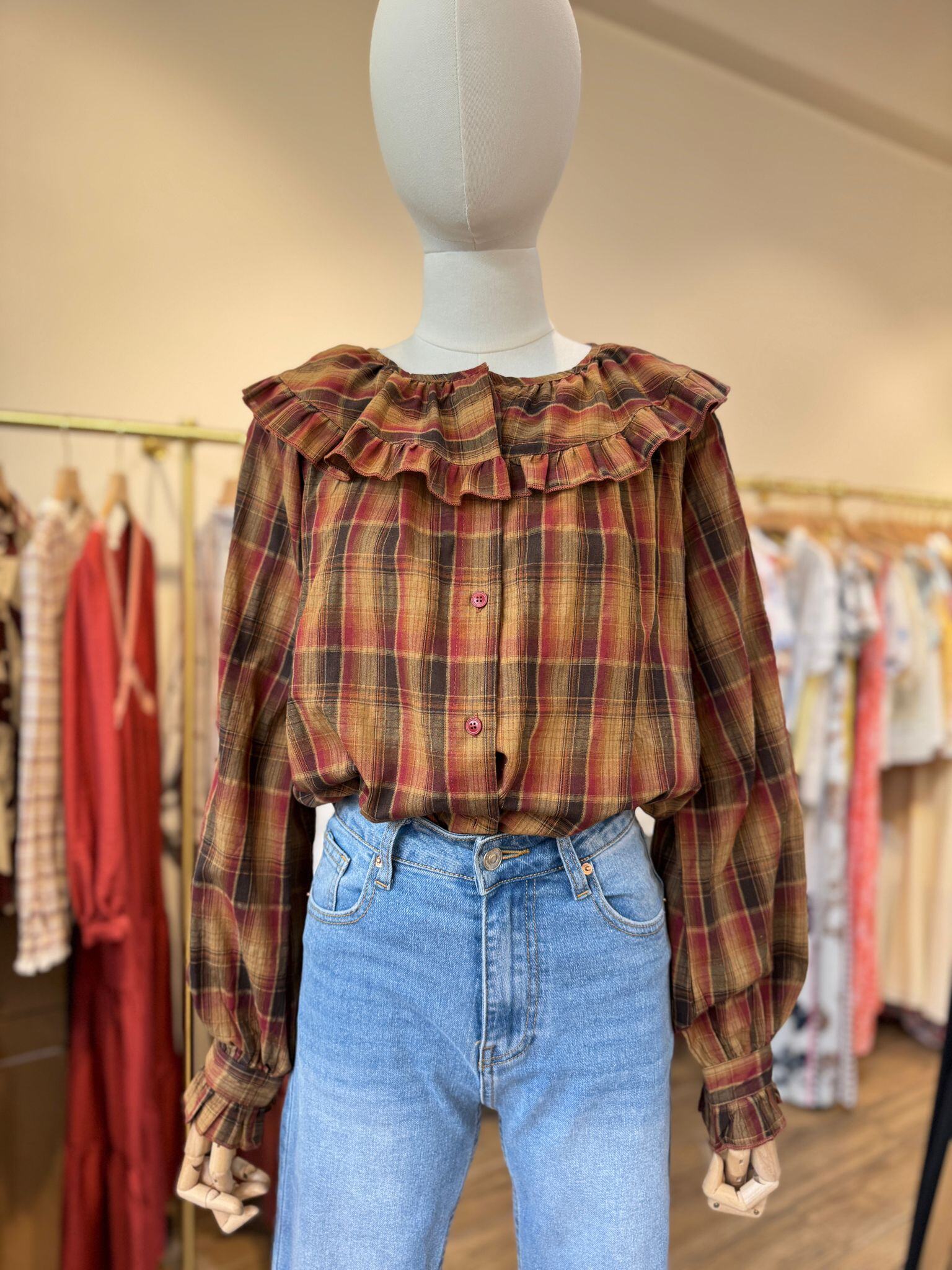 Mayorista Cerise Blue - Blusa Abotonada al Frente con Cuello Peter Pan