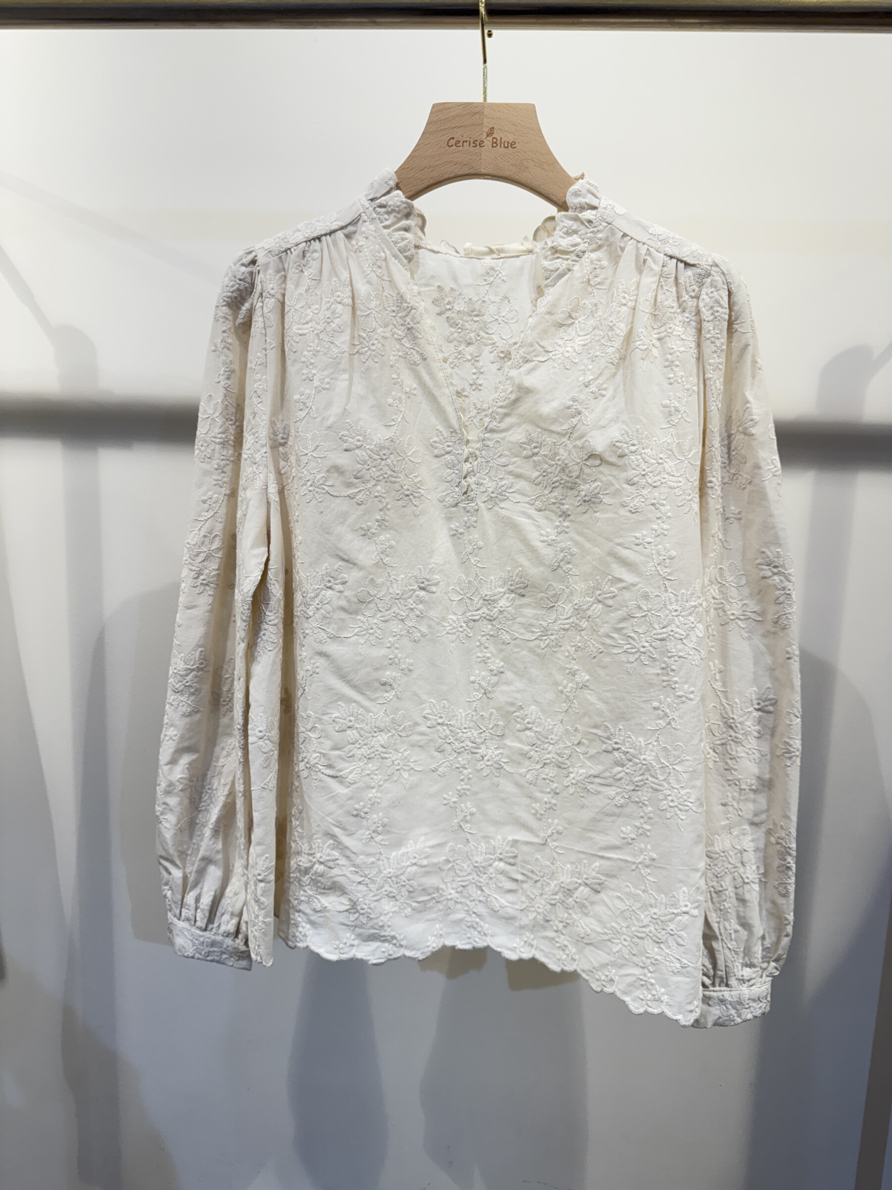 Wholesaler Cerise Blue - Embroidered blouse