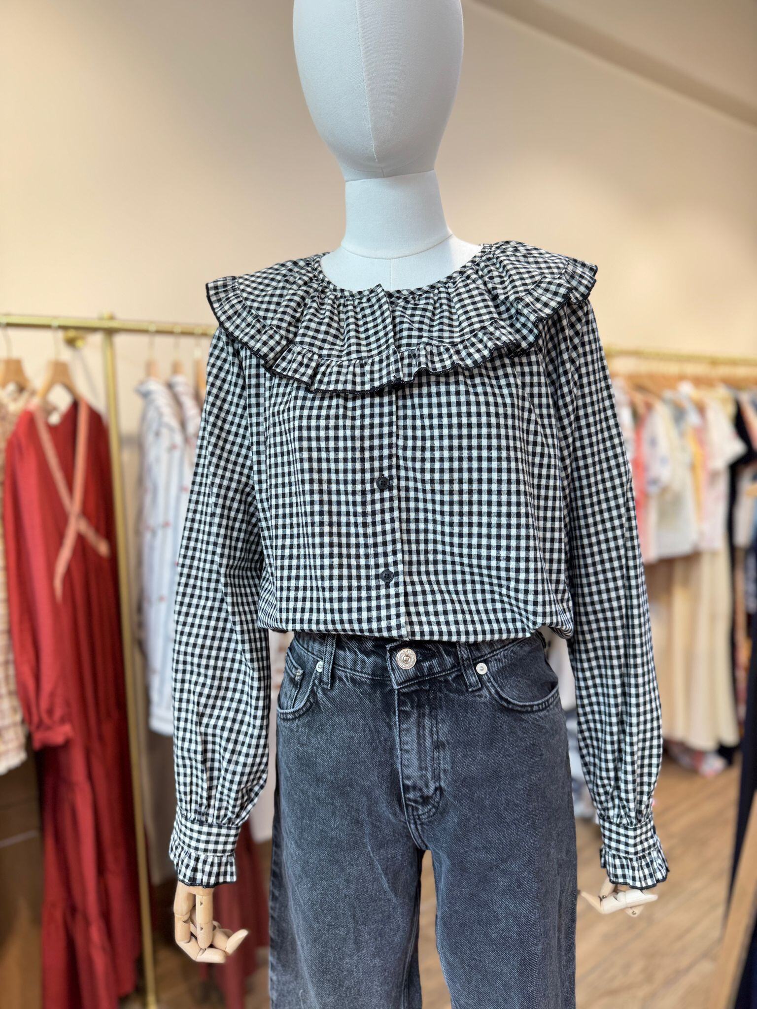 Mayorista Cerise Blue - Blusa Abotonada al Frente con Cuello Peter Pan
