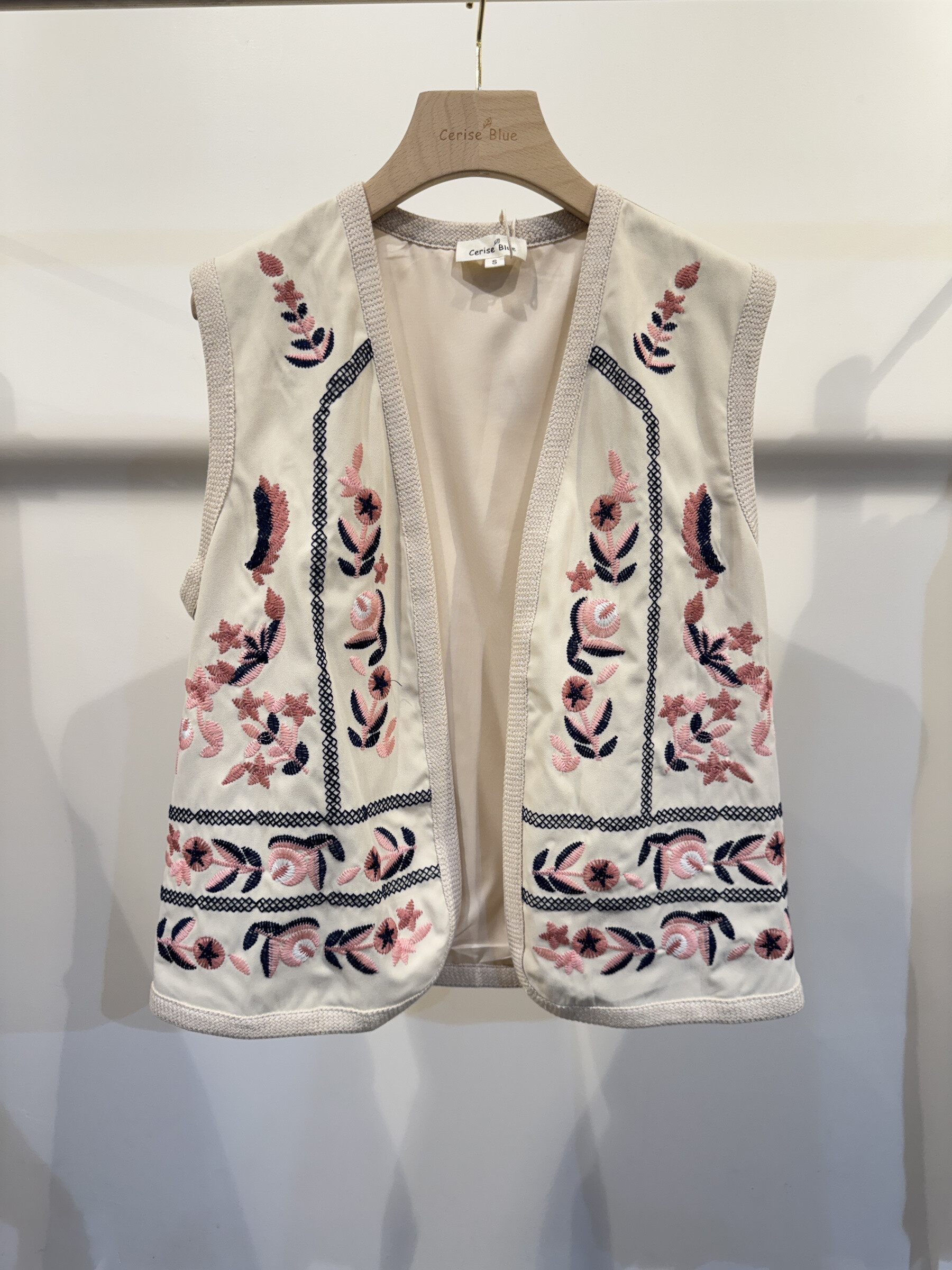 Wholesaler Cerise Blue - EMBROIDERED VEST