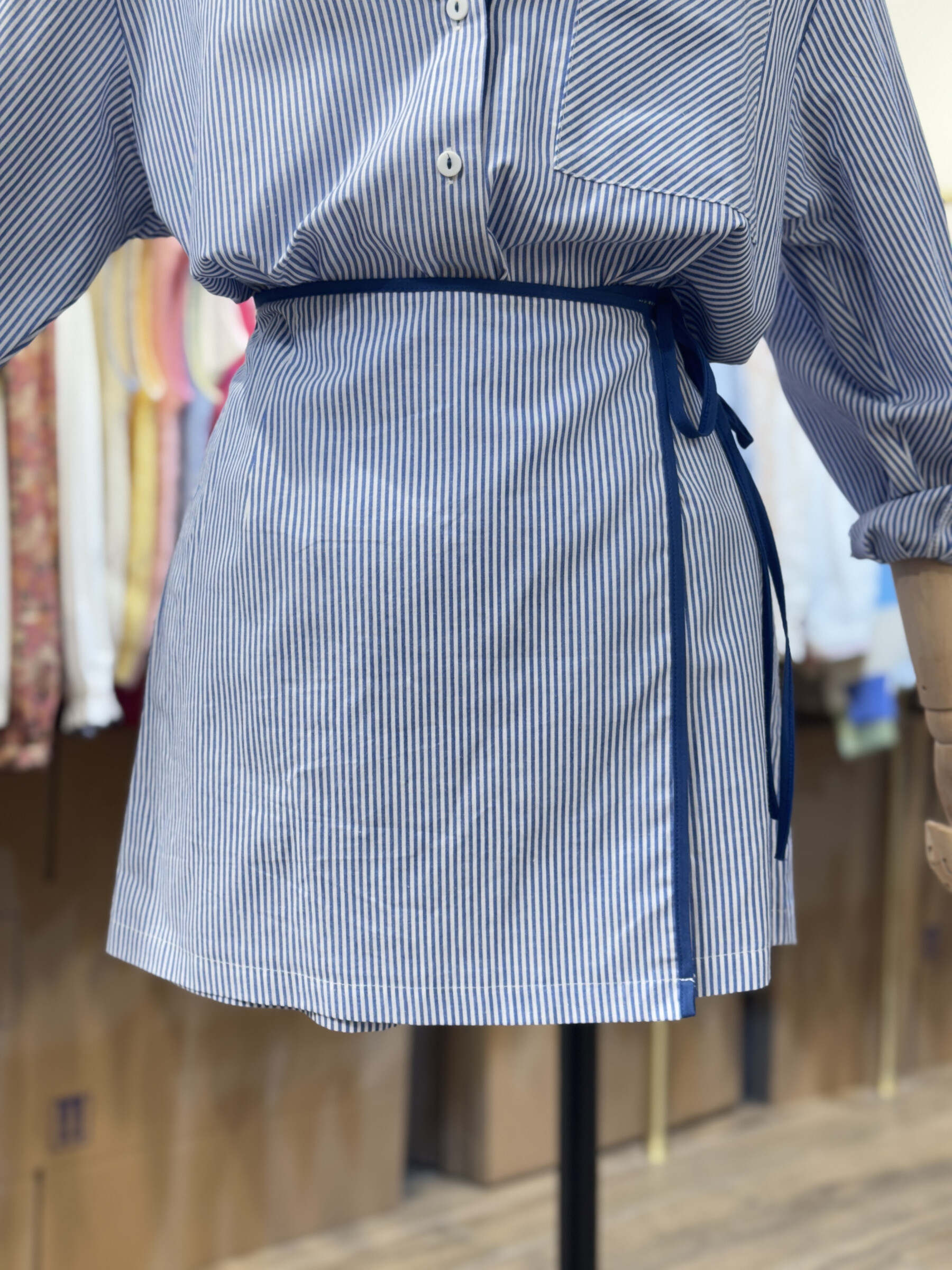 Wholesaler Cerise Blue - Short skirt to knot