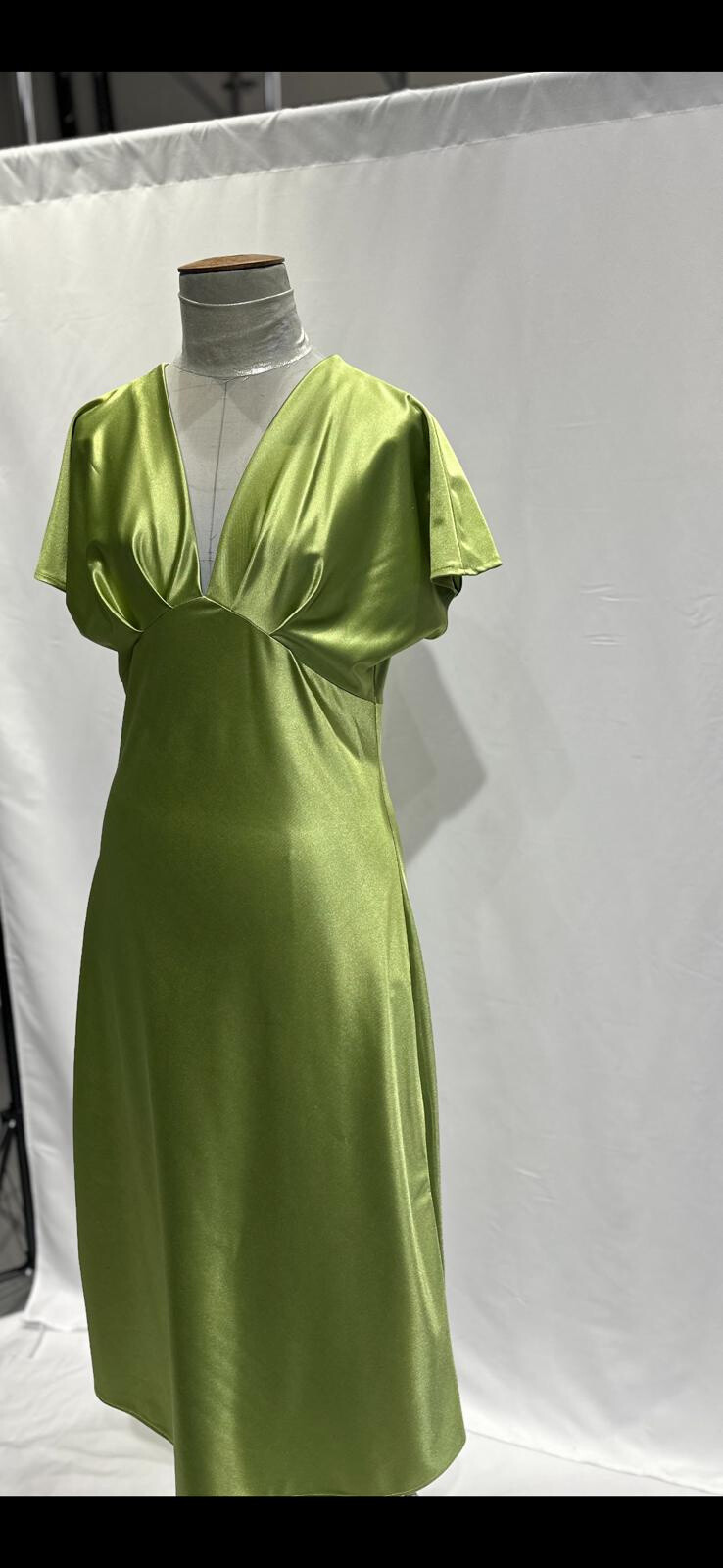 Robe longue satiné - Vert Pomme - 4 - grand format