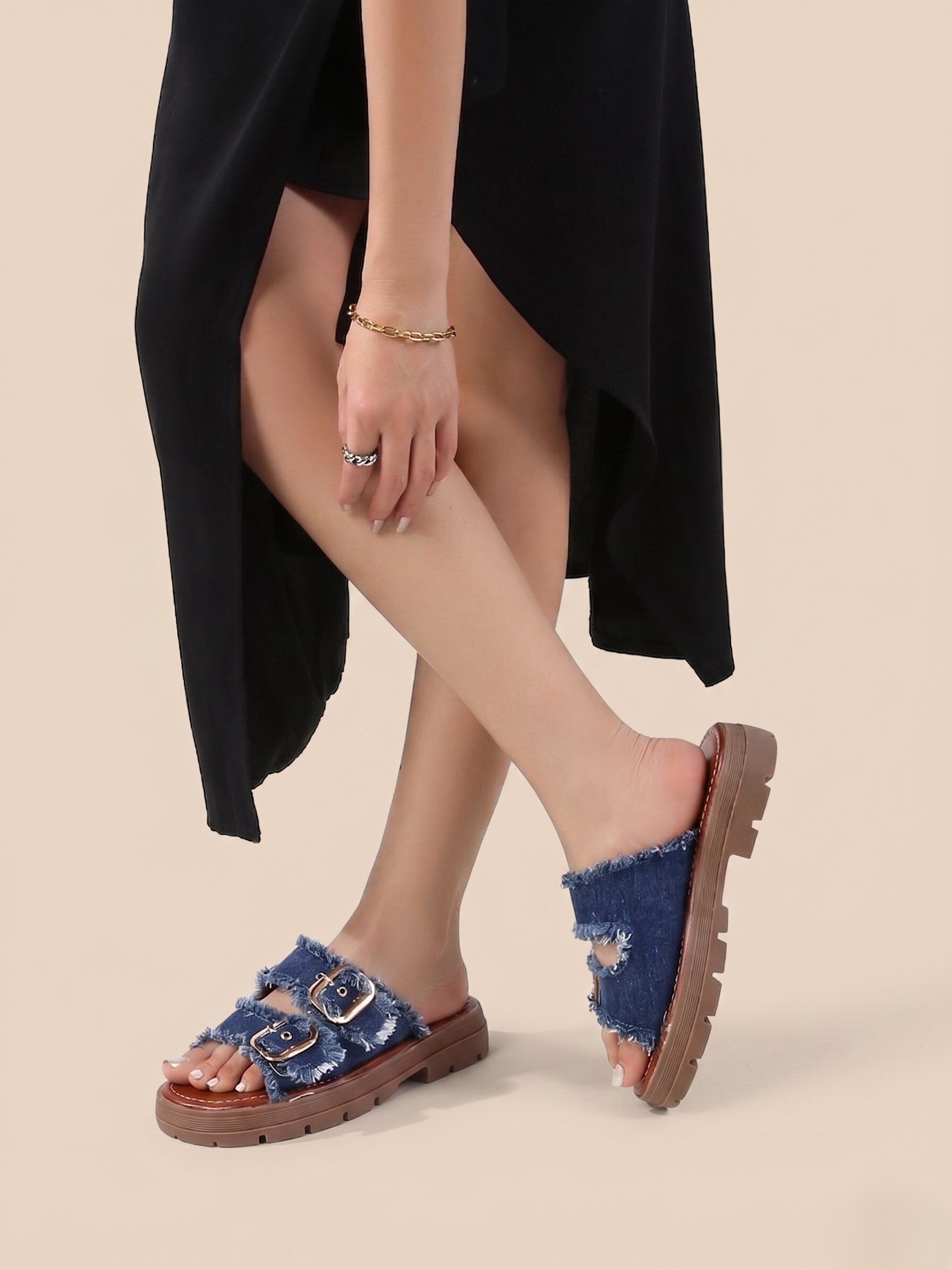 Grossiste CHC SHOES - Mules Plateforme à Double Bride et Boucles Métalliques