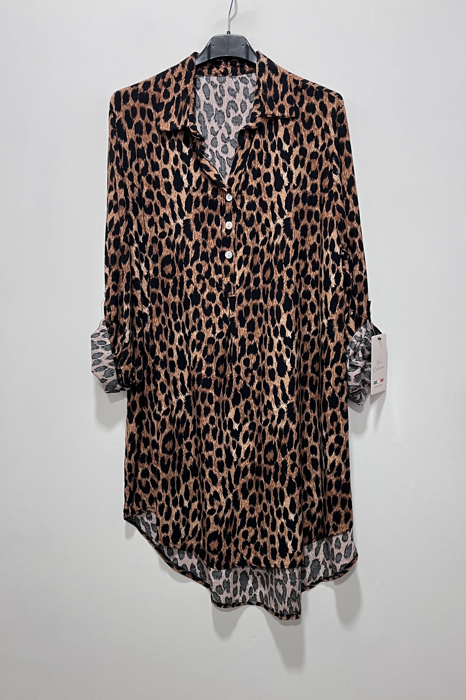 Longueur 82-92cm, Longueur manche 61cm, Largeur aisselle 58cm. Chemise Léopard Marron, viscose élastique, idéale pour l'automne, fabriquée en Italie. Confort et style saisonnier assurés.