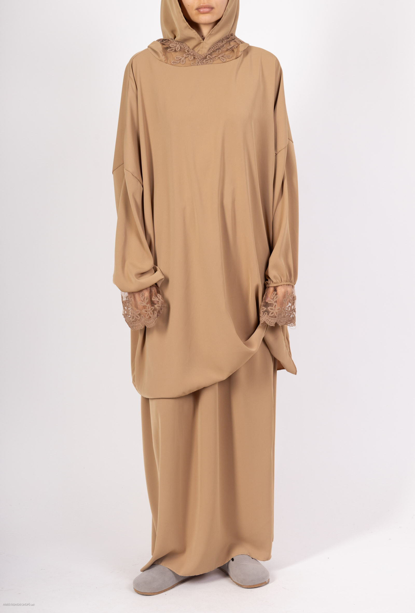 Wholesaler CHEN MODE - Elegant Abaya with lace on the sleeves and hood