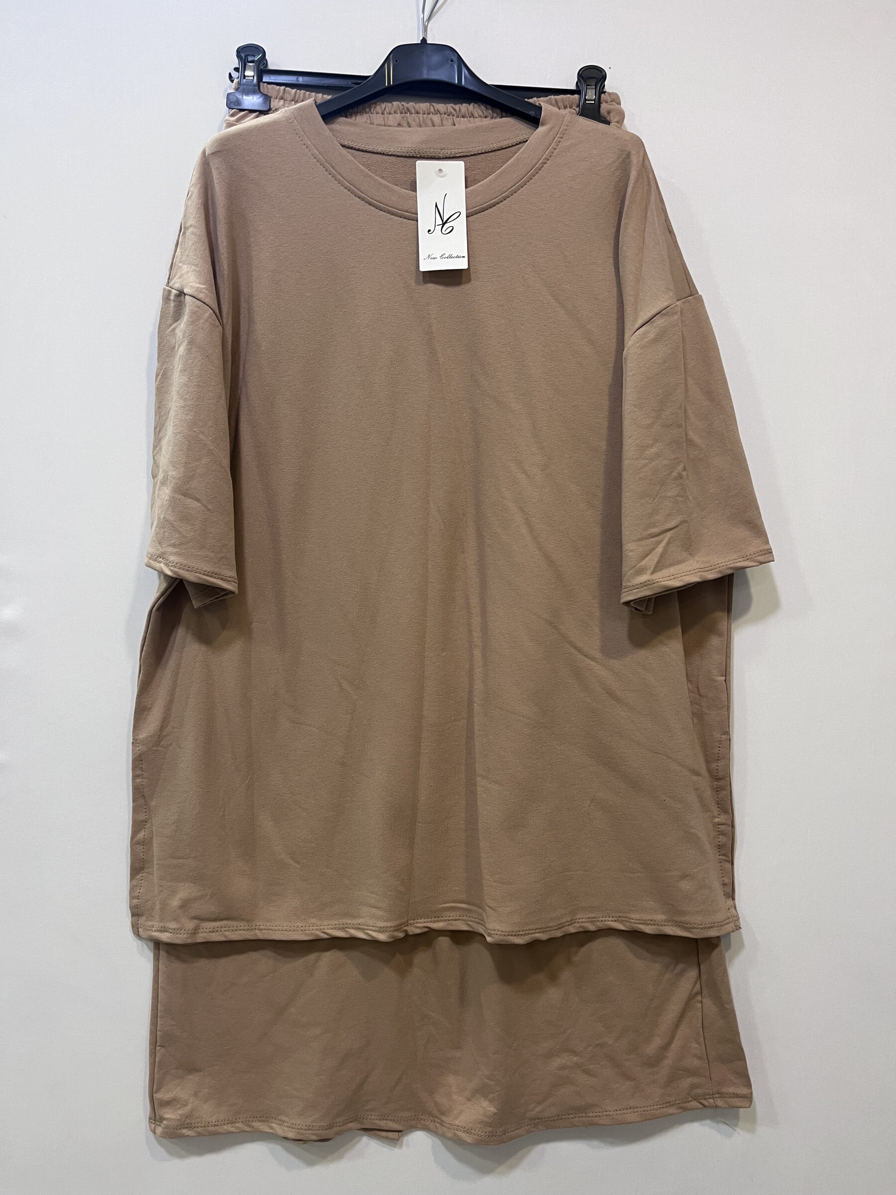 Grossiste CHEN MODE - Ensemble Tee-shirt Jupe Modèle Pépite : Un Look Raffiné et Tendance