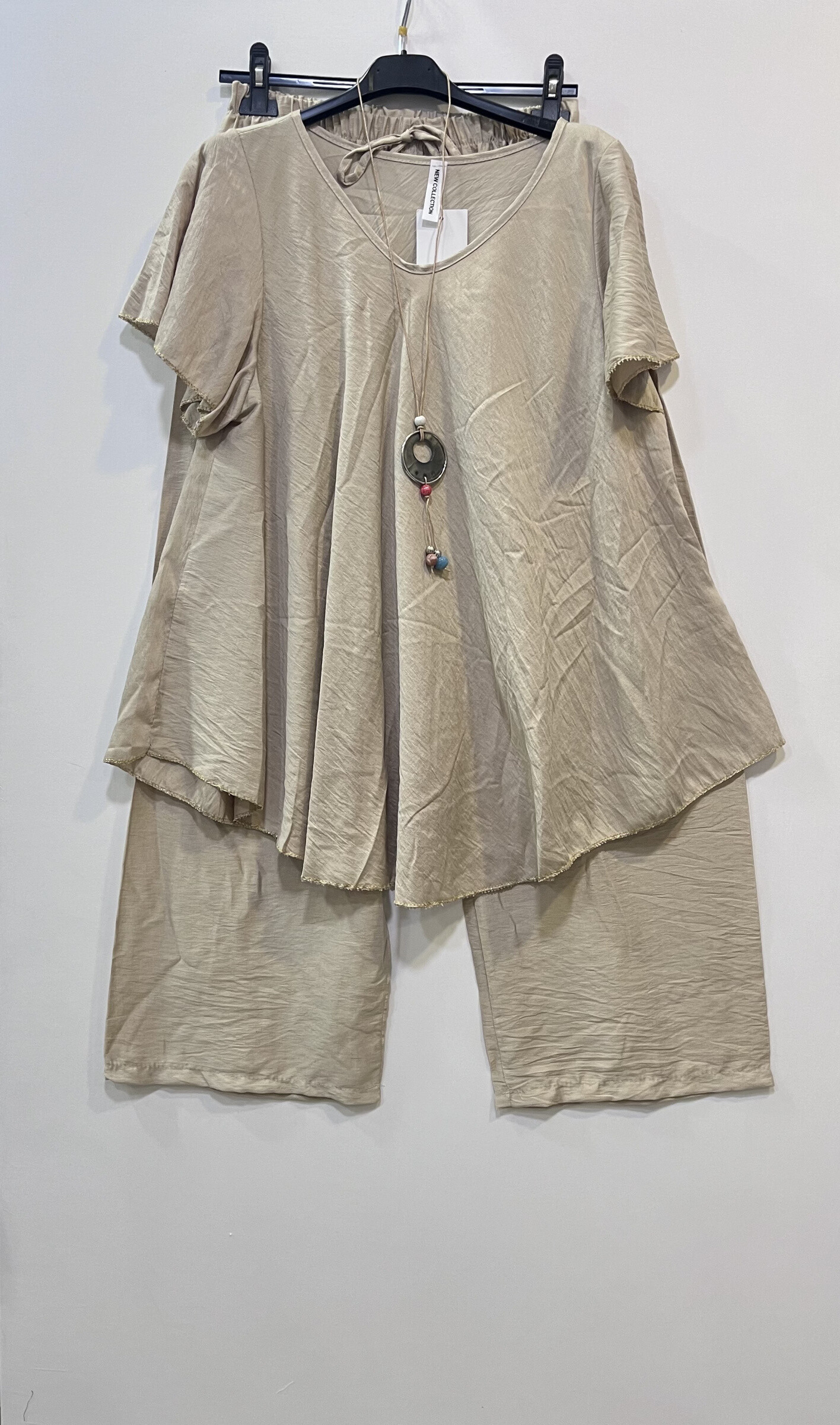 Großhändler CHEN MODE - Goldene Eleganz - Chic & Comfort Ensemble