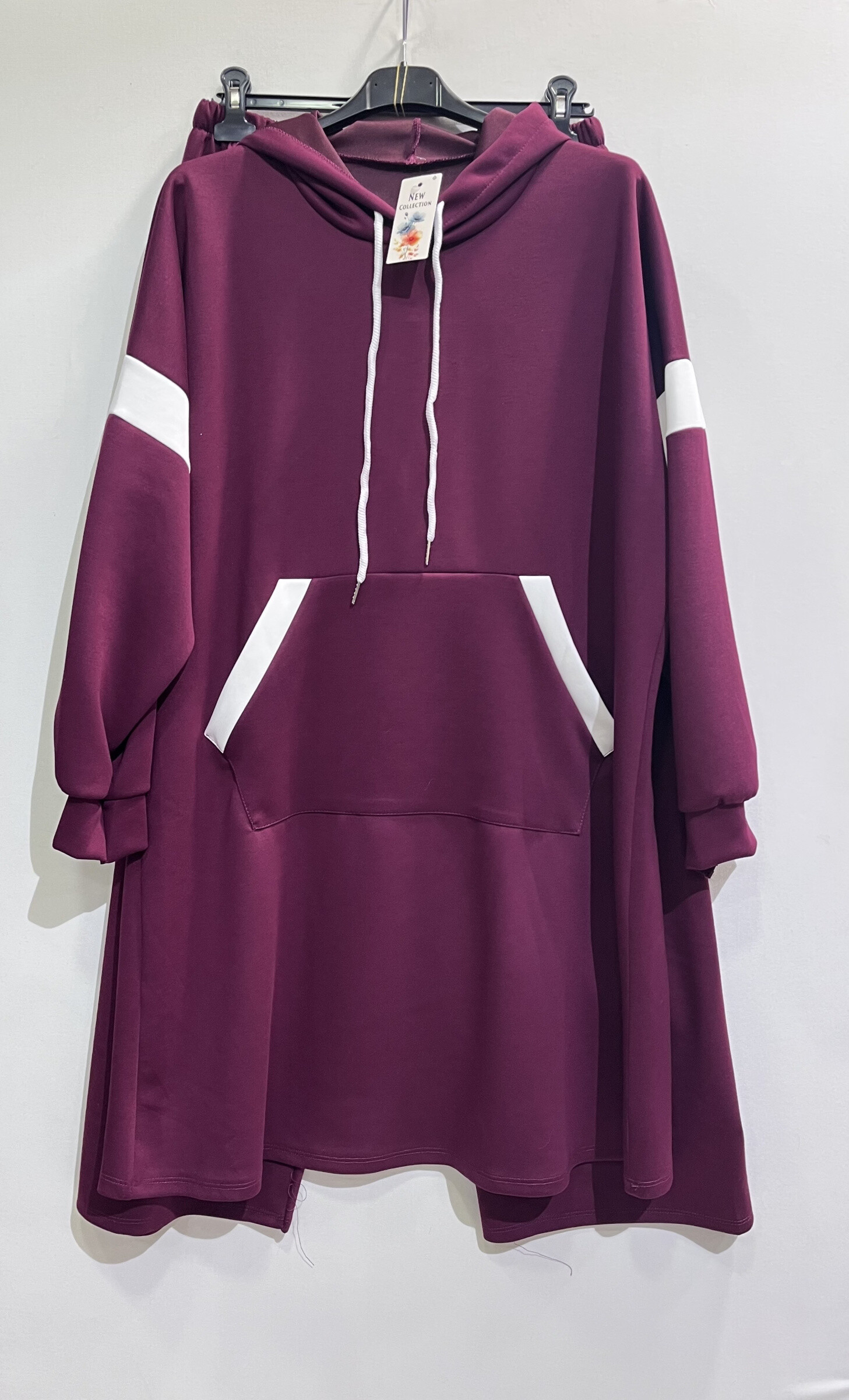 Top: Length 99cm, Sleeve length 65cm, Underarm width 68-71cm. Pants: Length 102cm, Inseam length 69cm, Hip width 60-75cm. Women's sweatshirt and pants set, 95% polyester, 5% elastane, perfect for spring/summer 2026, combining style and comfort.