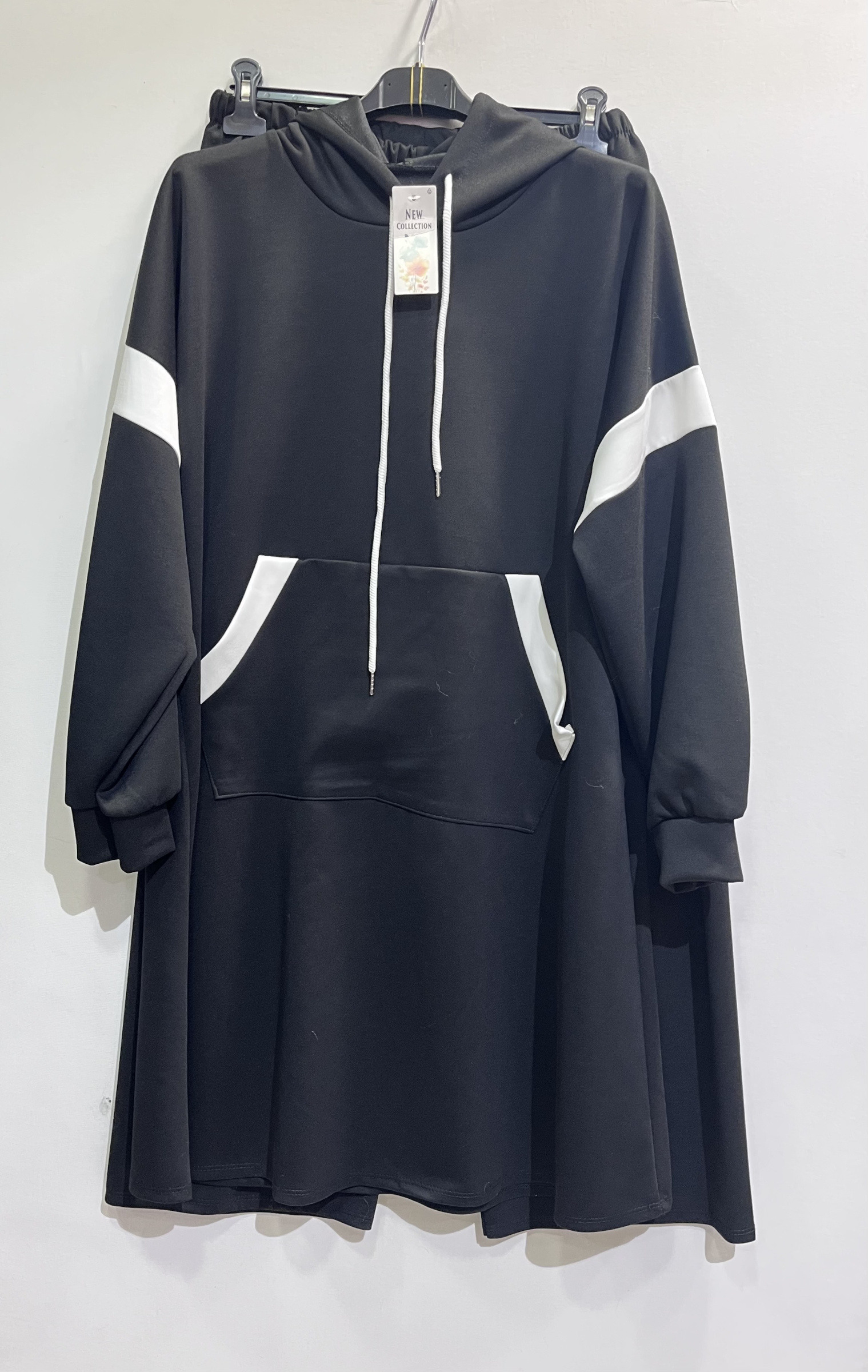 Top: Length 99cm, Sleeve length 65cm, Underarm width 68-71cm. Pants: Length 102cm, Inseam length 69cm, Hip width 60-75cm. Women's sweatshirt and pants set, 95% polyester, 5% elastane, perfect for spring/summer 2026, combining style and comfort.