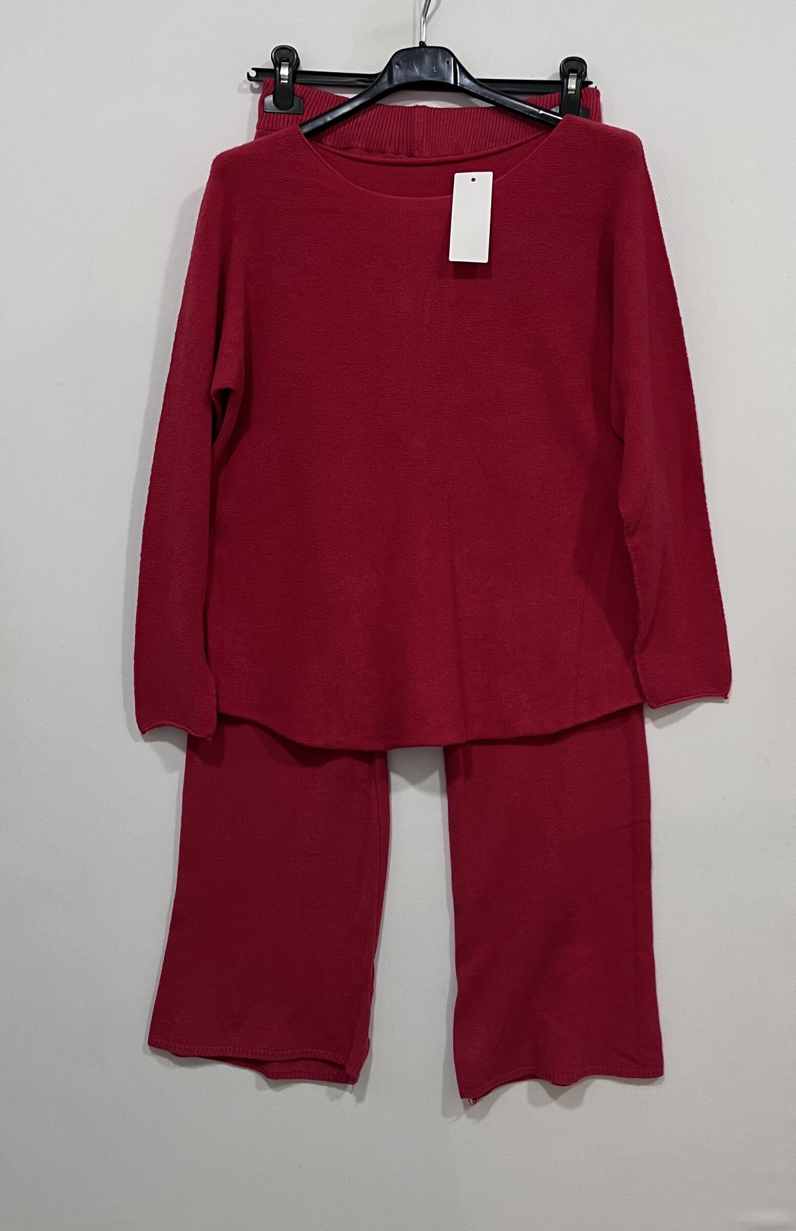 Haut : Longueur 56cm, Longueur manche 56cm, Largeur aisselle 52-80cm.
Bas : Longueur 106cm, Longueur d'entrejambe 75cm, Largeur hanche 40-85cm.
Découvrez le confort automnal avec notre Ensemble Col Rond, idéal pour femme, en viscose, PBT et nylon, parfait pour l'hiver 2025.