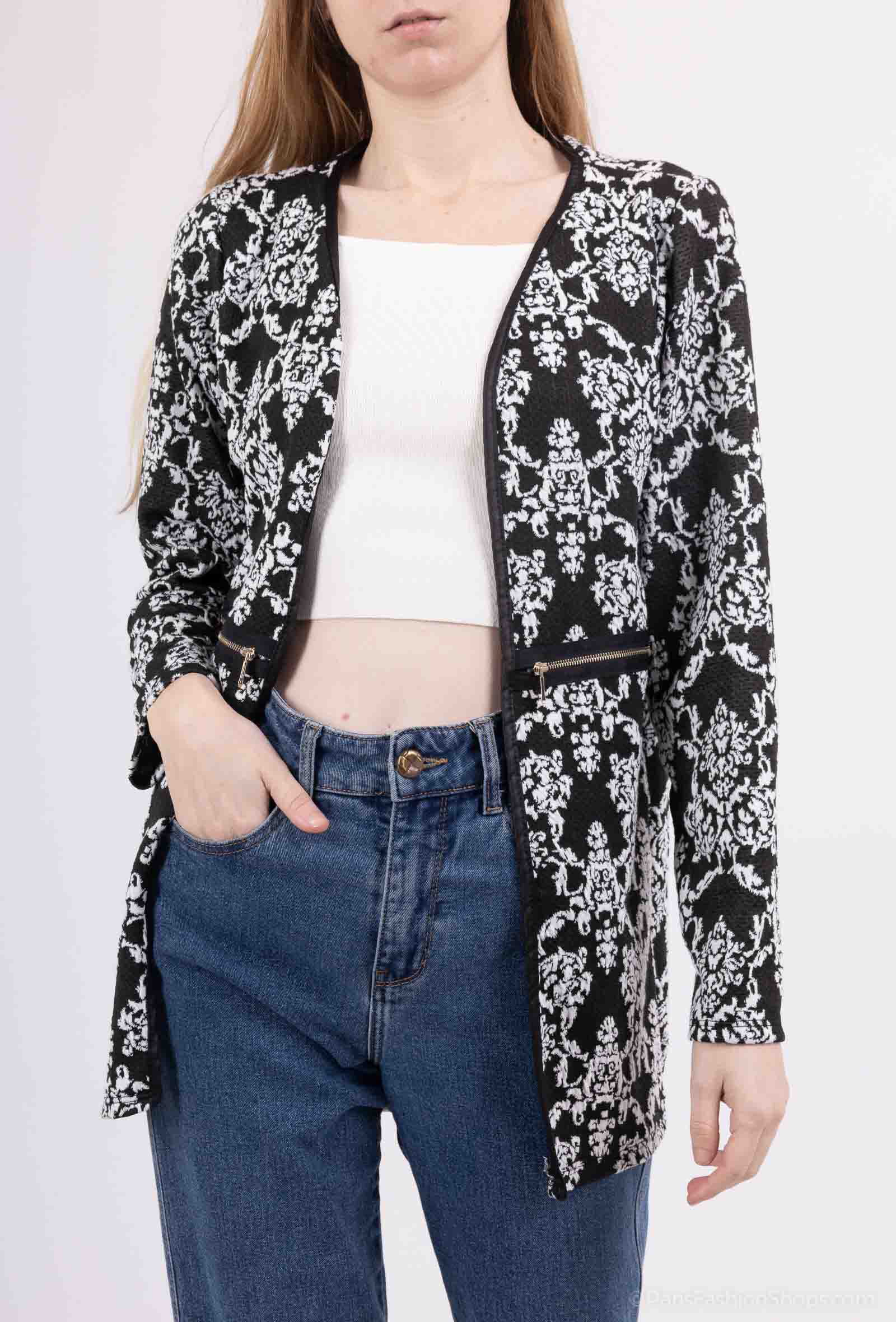 Wholesaler CHEN MODE - Elegant vest with black and white flowery pattern
