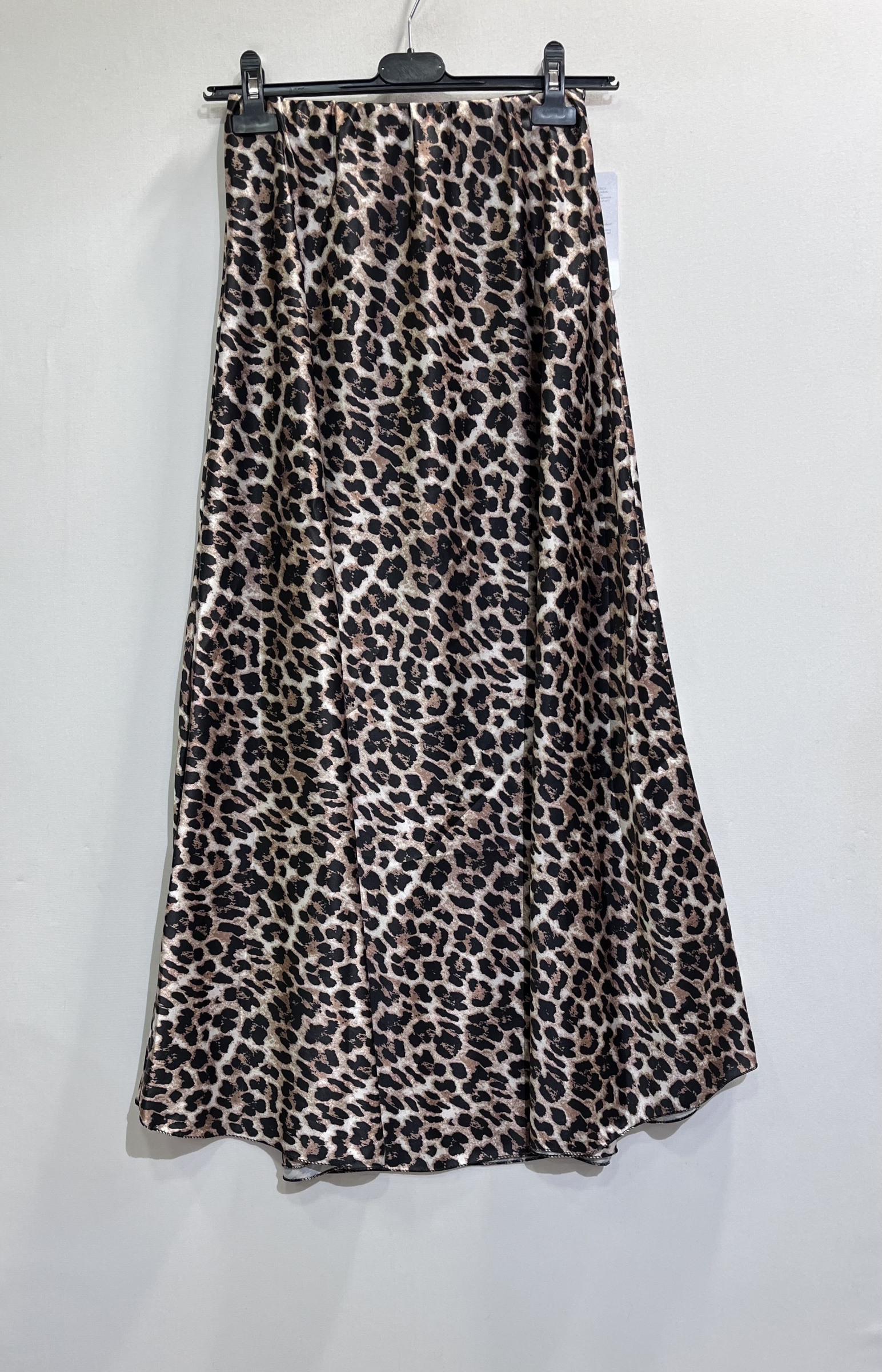 Length 97cm, Waist width 31-44cm. Leopard Satin Skirt for autumn-winter, Italian polyester, perfect for elegant evenings.
