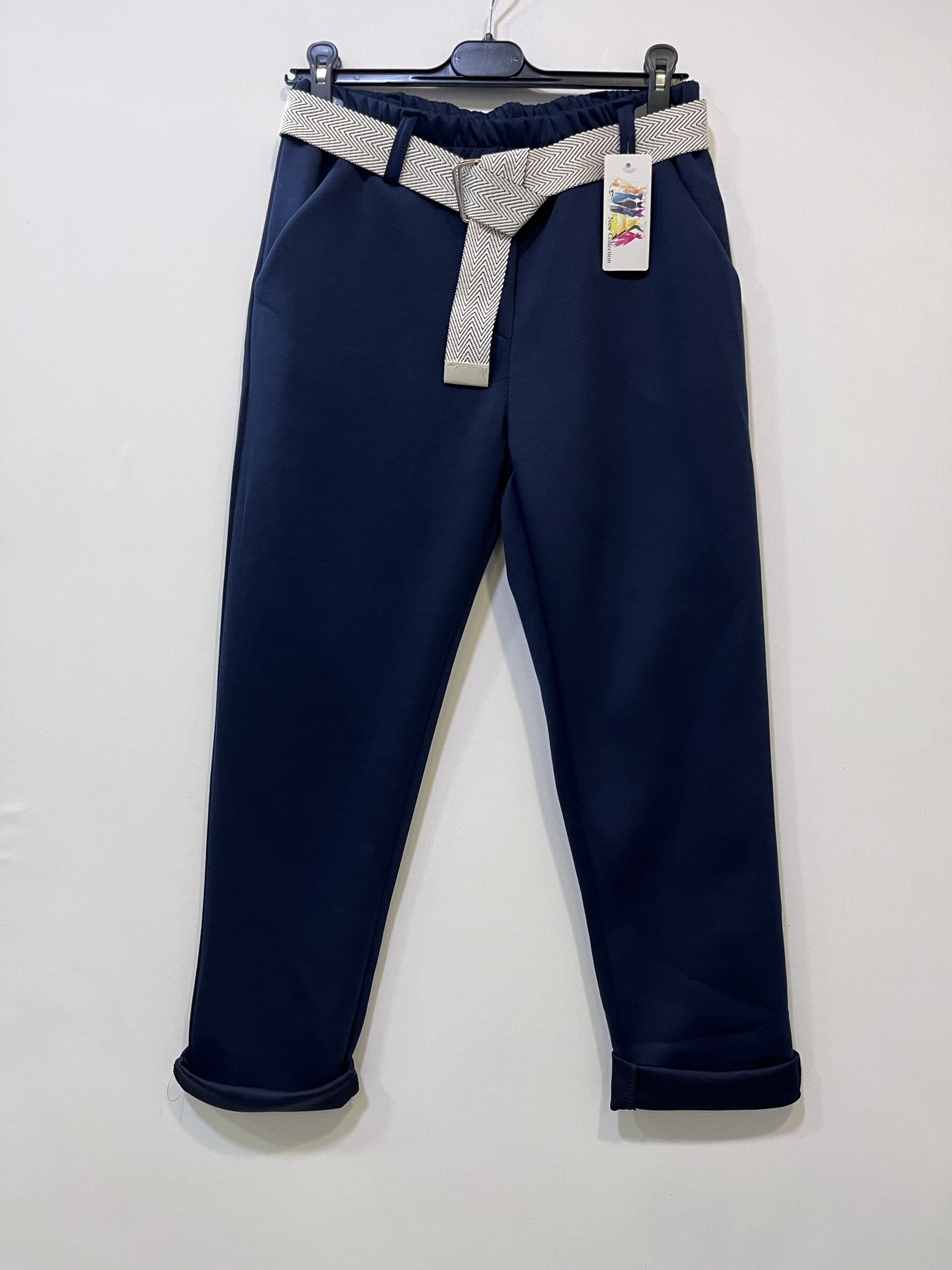 Grossiste CHEN MODE - Pantalon en Tissu Doux avec Ceinture Simple