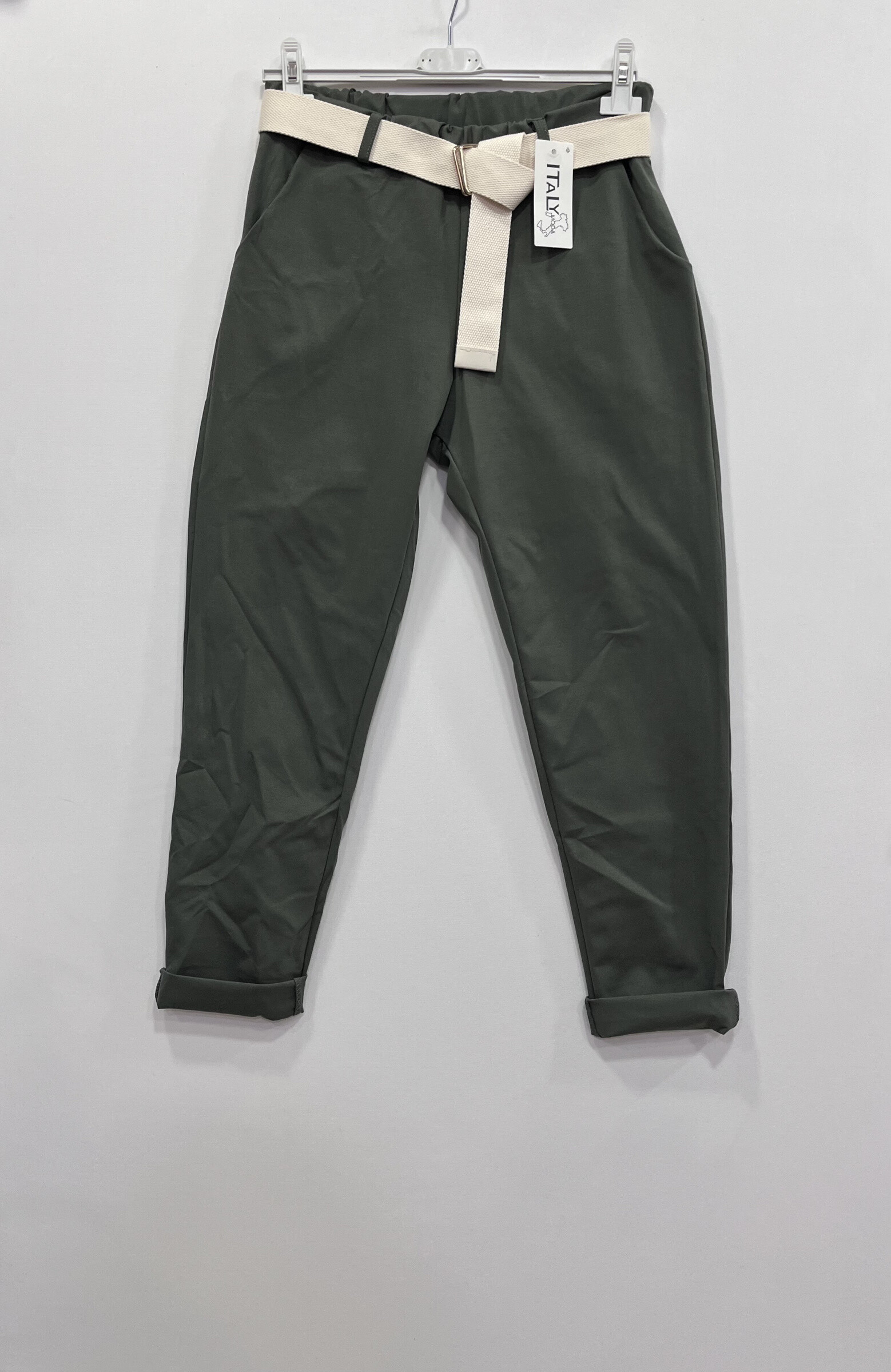 Length 95cm
65cm set in length
Width size 45cm
Discover the comfort+ essential pants, designed for those looking for simplicity, quality and incomparable comfort on a daily basis.

✔️ Ultra-extensible material for optimal freedom of movement
✔️ Integrated belt for a perfect adjustment, without compromise
✔️ SOBER AND VULTIVAL DESIGN, Ideal in all circumstances
✔️ long -lasting comfort, from morning to evening

An essential basic, to wear again and again, without ever getting tired of it. Trying it is to adopt it.