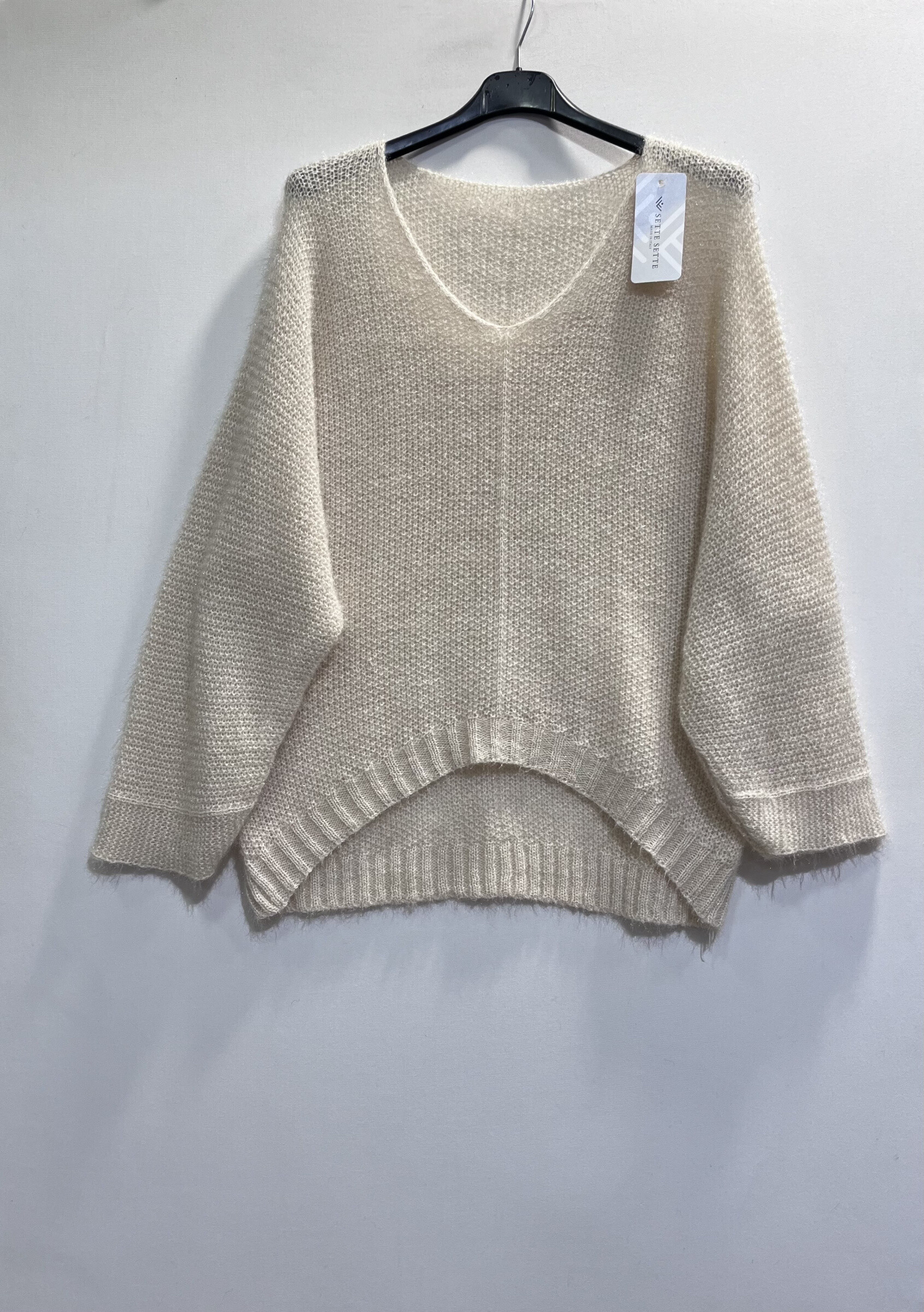 Length approximately 57-67cm, Sleeve length 58cm, Underarm width 70-90cm. Ultra-soft women's sweater in mohair, acrylic, and nylon, perfect for fall 2025. Comfort and style guaranteed.
