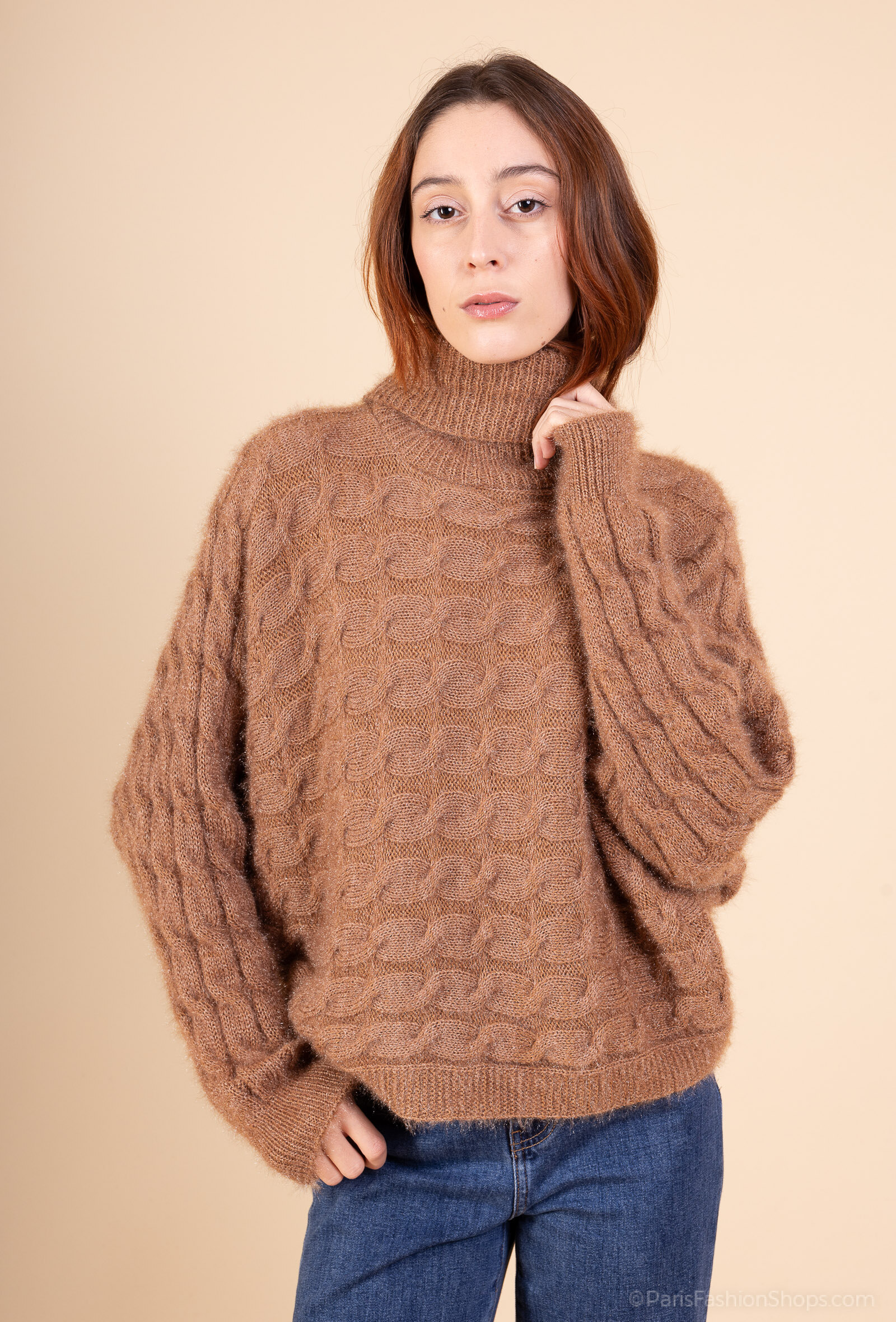 Longueur 61cm, Longueur manche 80cm, Largeur aisselle 83cm. Pull Col Roulé Torsadé Ultra Confort pour femme, parfait pour l'automne/hiver. Composition douce: 20% mohair, 45% acrylique, 35% nylon.