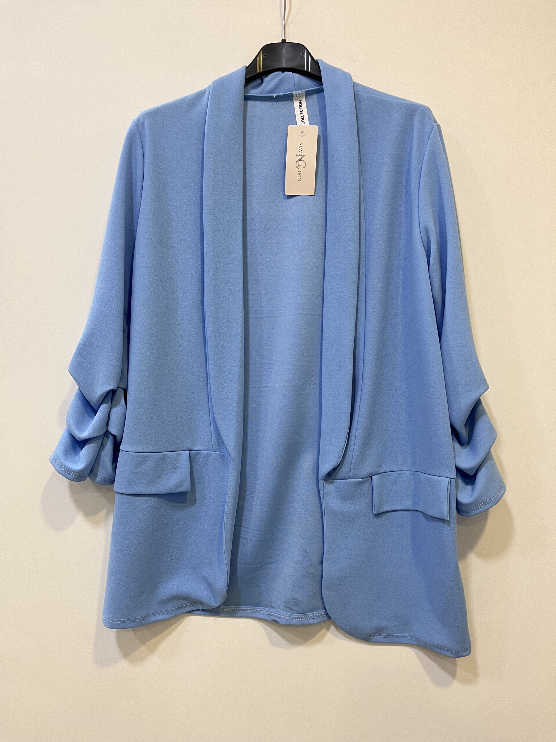 Wholesaler CHEN MODE - Basic jacket: elegance and chic in all simplicity