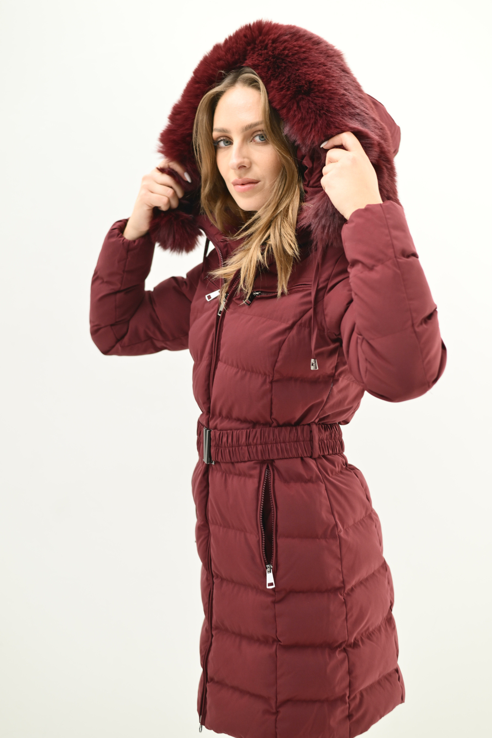 Grossiste Cherry Koko - VALENTINA - Doudoune en fausse fourrure, ceinture, poches à fermeture éclair, capuche retirable
