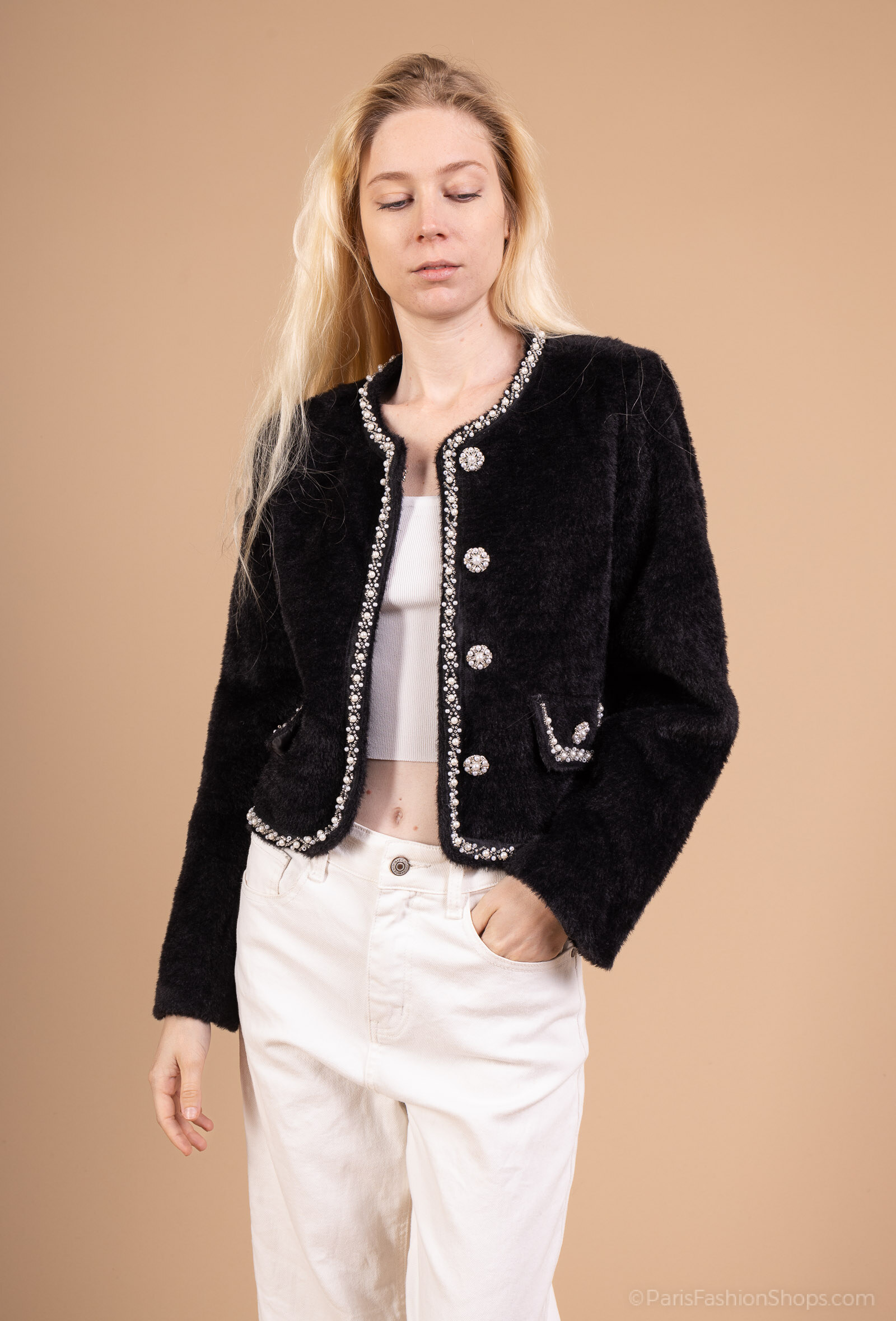 Grossiste Cherry Koko - Veste courte structurée à boutons bijou – esprit couture raffiné