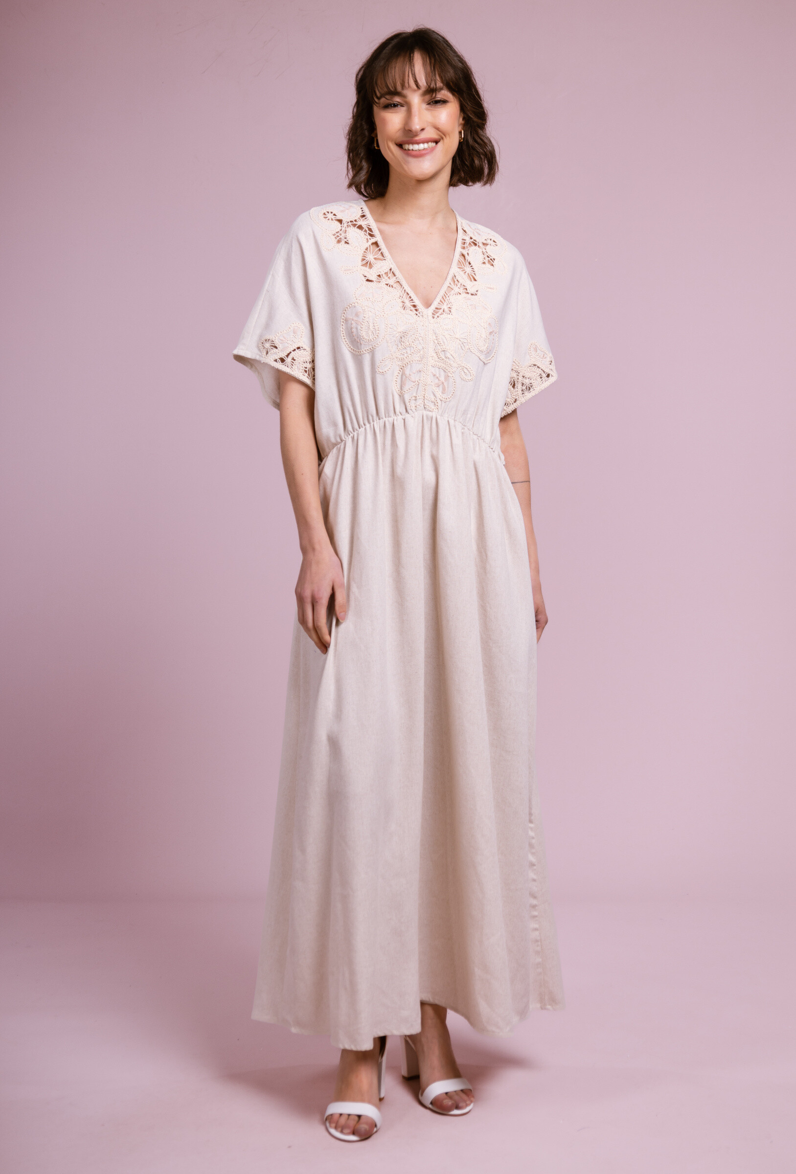 Grossiste Cherry Paris - Robe en lin brodée sans manches  LORNA
