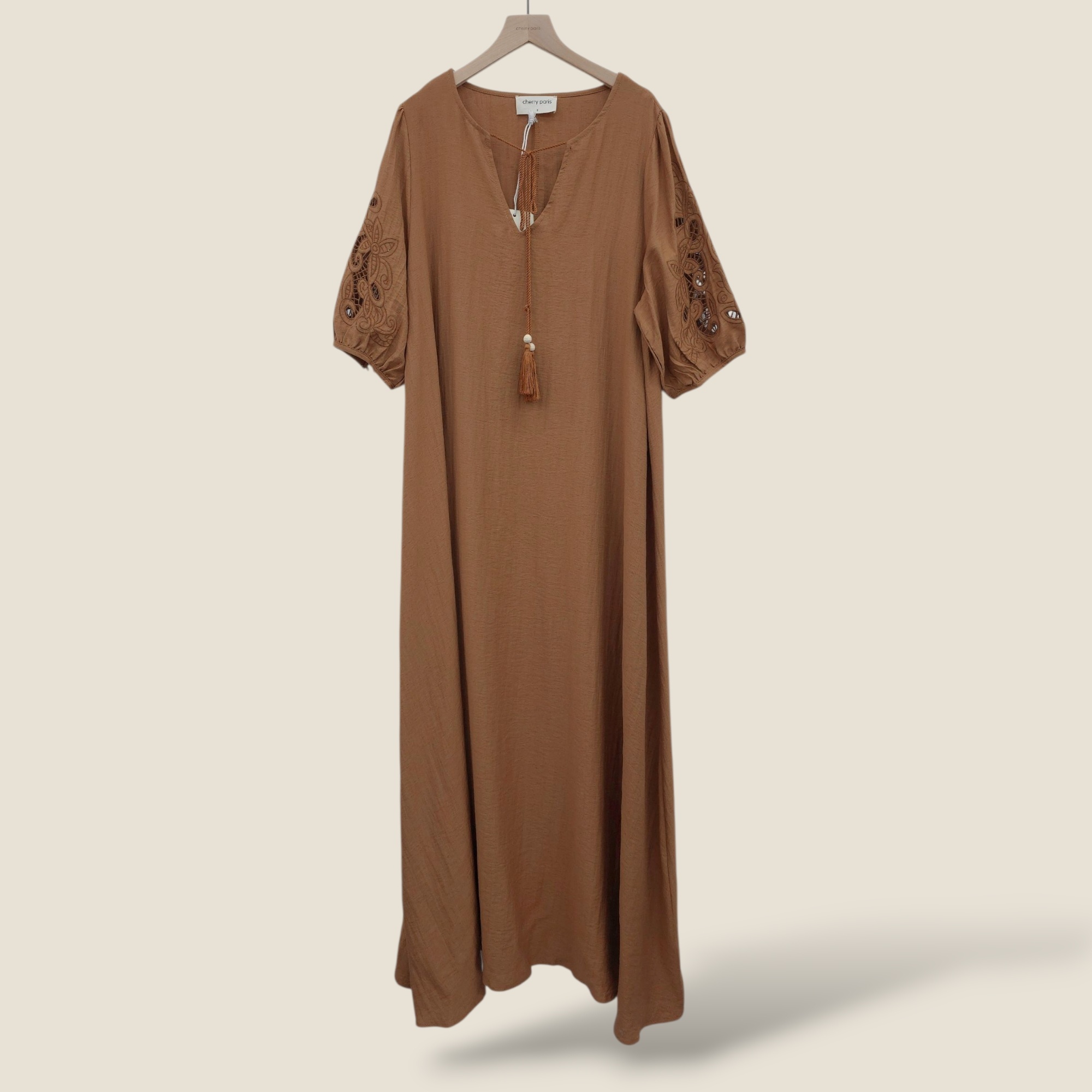 Grossiste Cherry Paris - Robe maxi avec demi manches en viscose mélangée uni ITZEL