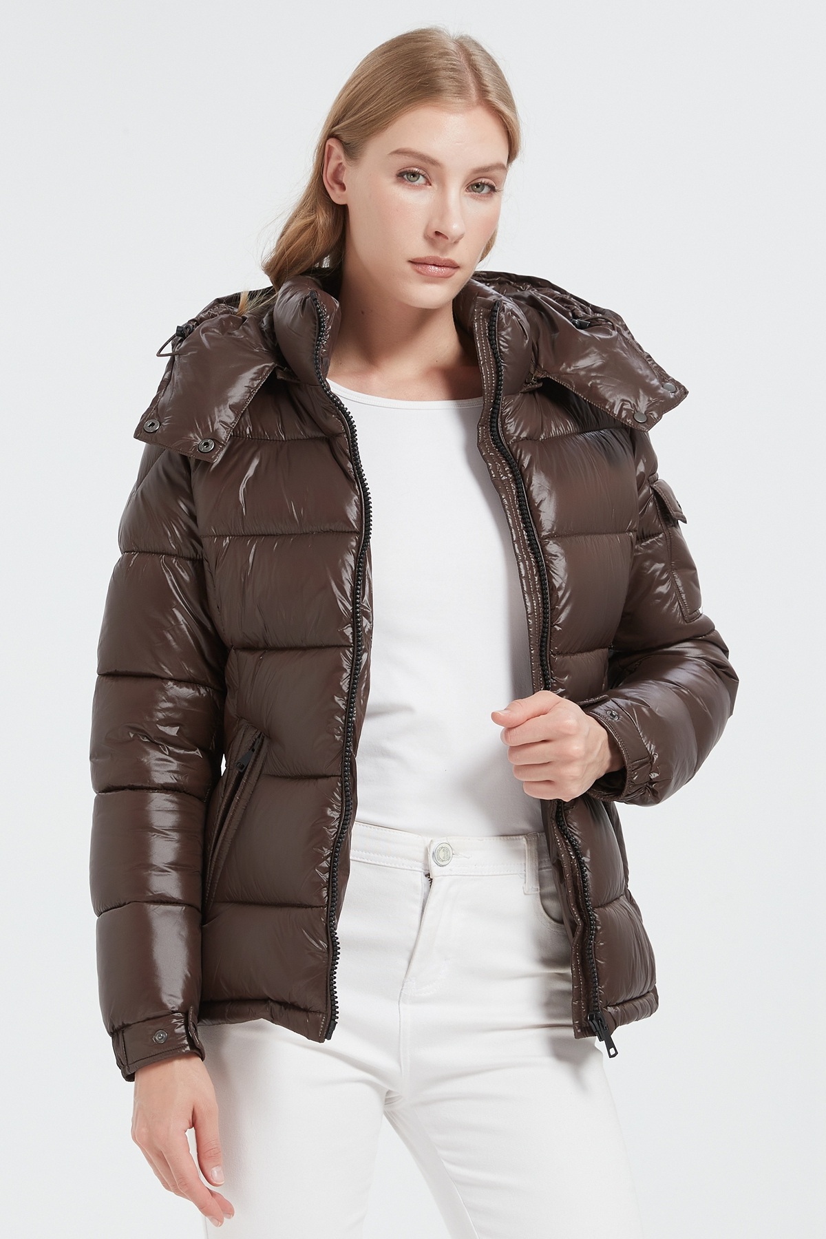 Mayorista CHEVERY - Chaqueta acolchada corta y brillante con capucha