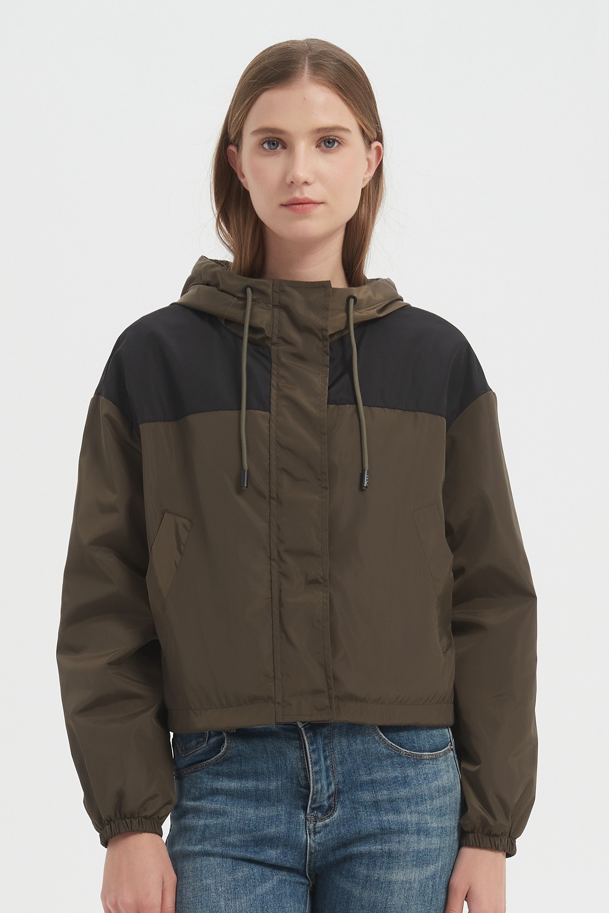 Wholesaler CHEVERY - Women's short hooded windbreaker