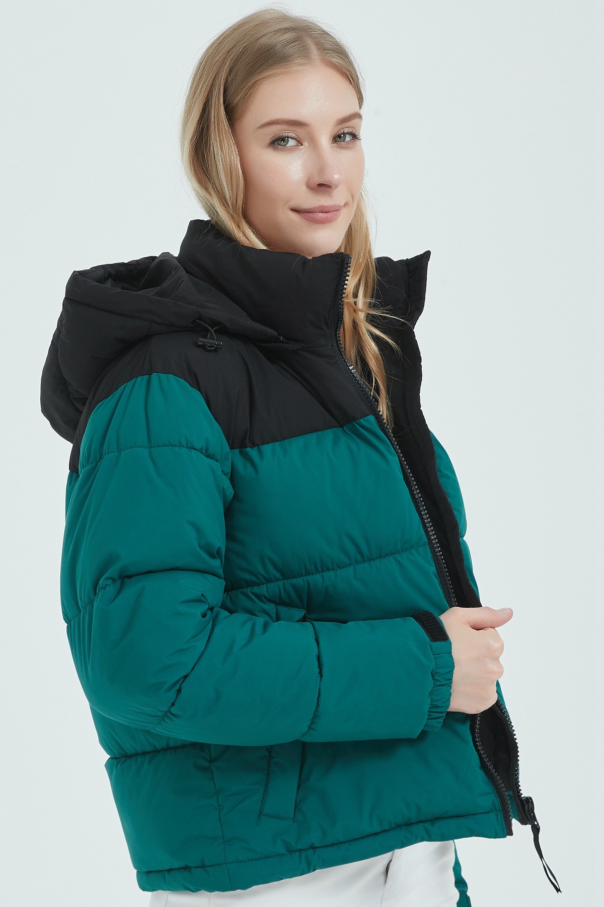 Großhändler CHEVERY - Zweifarbiges Design-Daunenjacke mit Kapuze