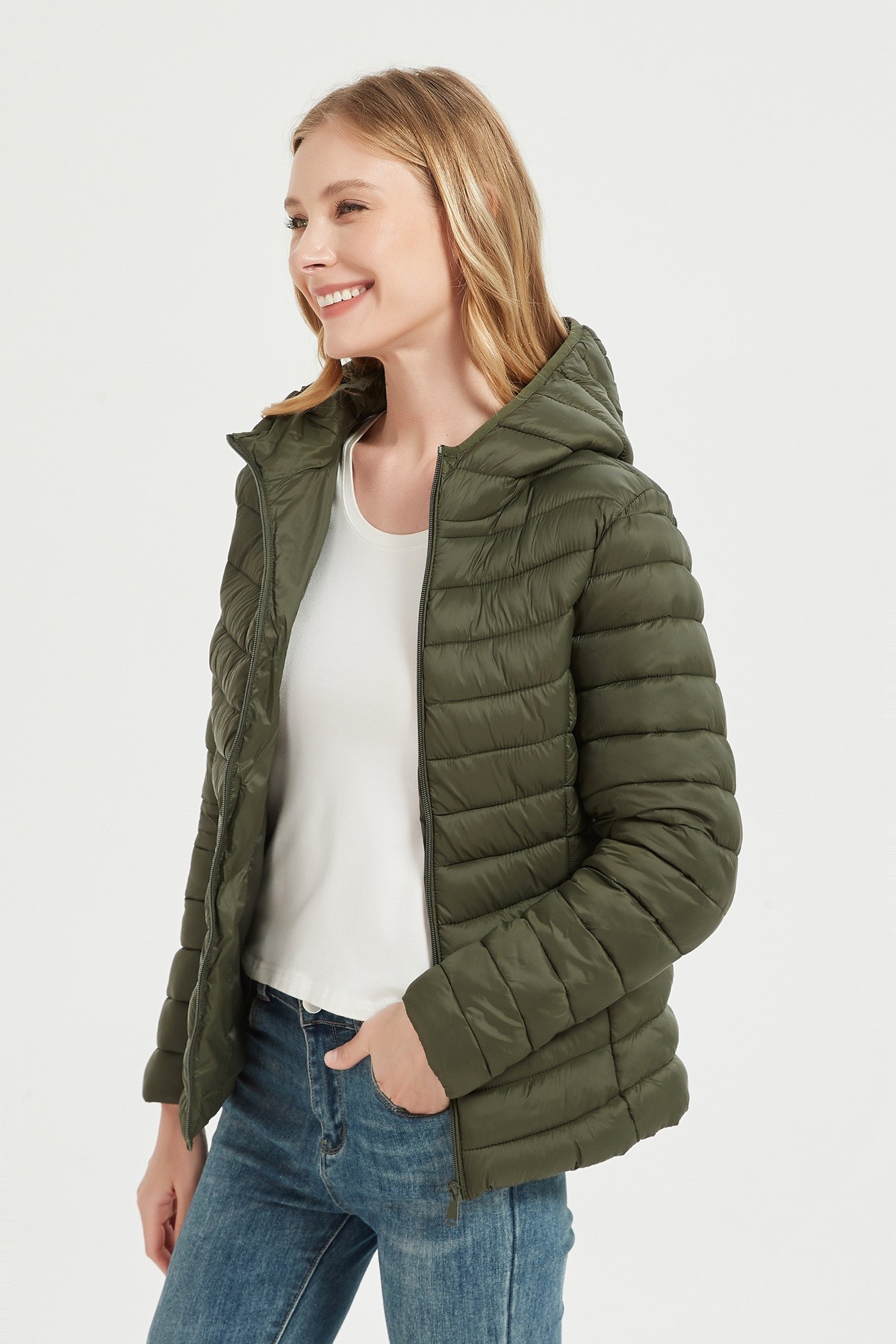 Wholesaler CHEVERY - Women's lightweight hooded puffer jacket