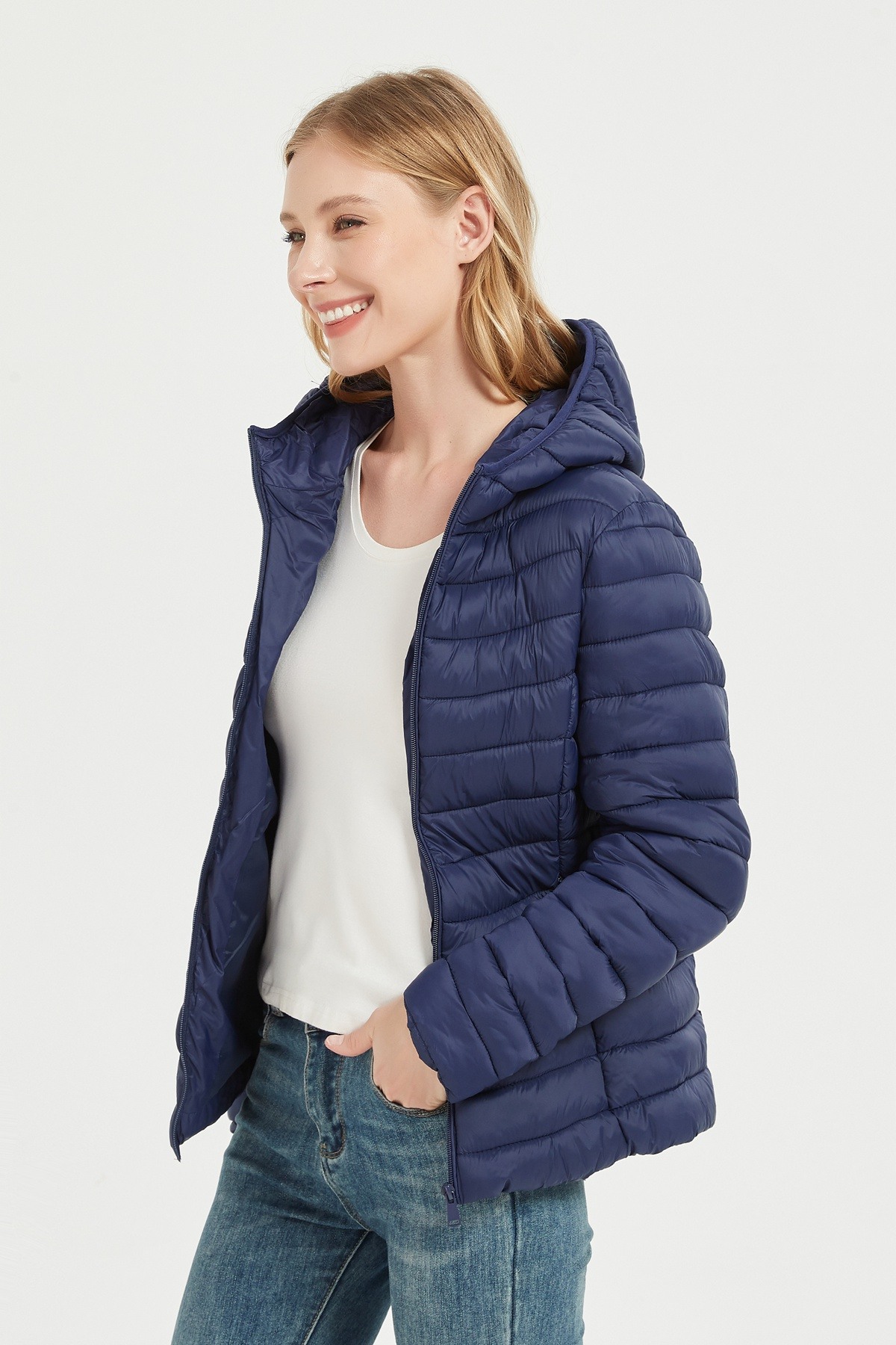 Wholesaler CHEVERY - Women's lightweight hooded puffer jacket