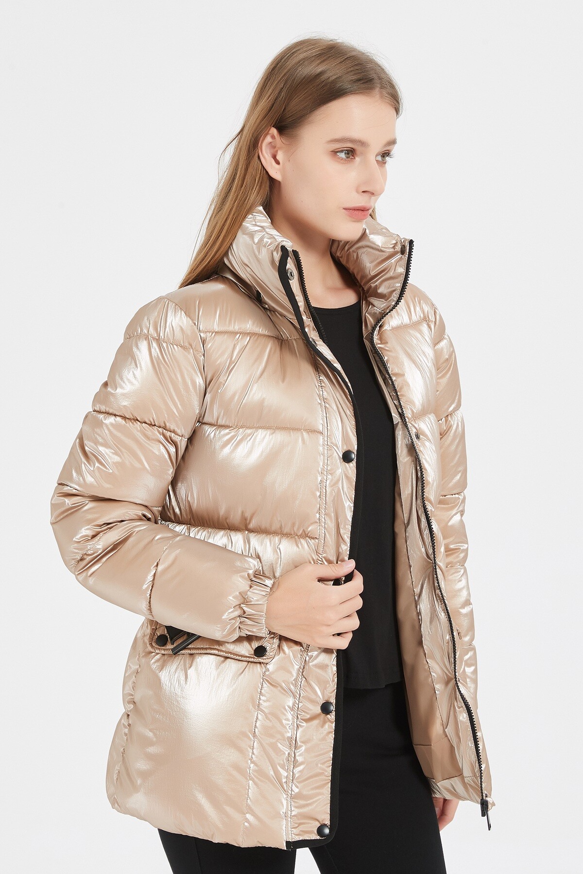 Grossista CHEVERY - Piumino Donna Lunghezza Fianchi Effetto Metallico
