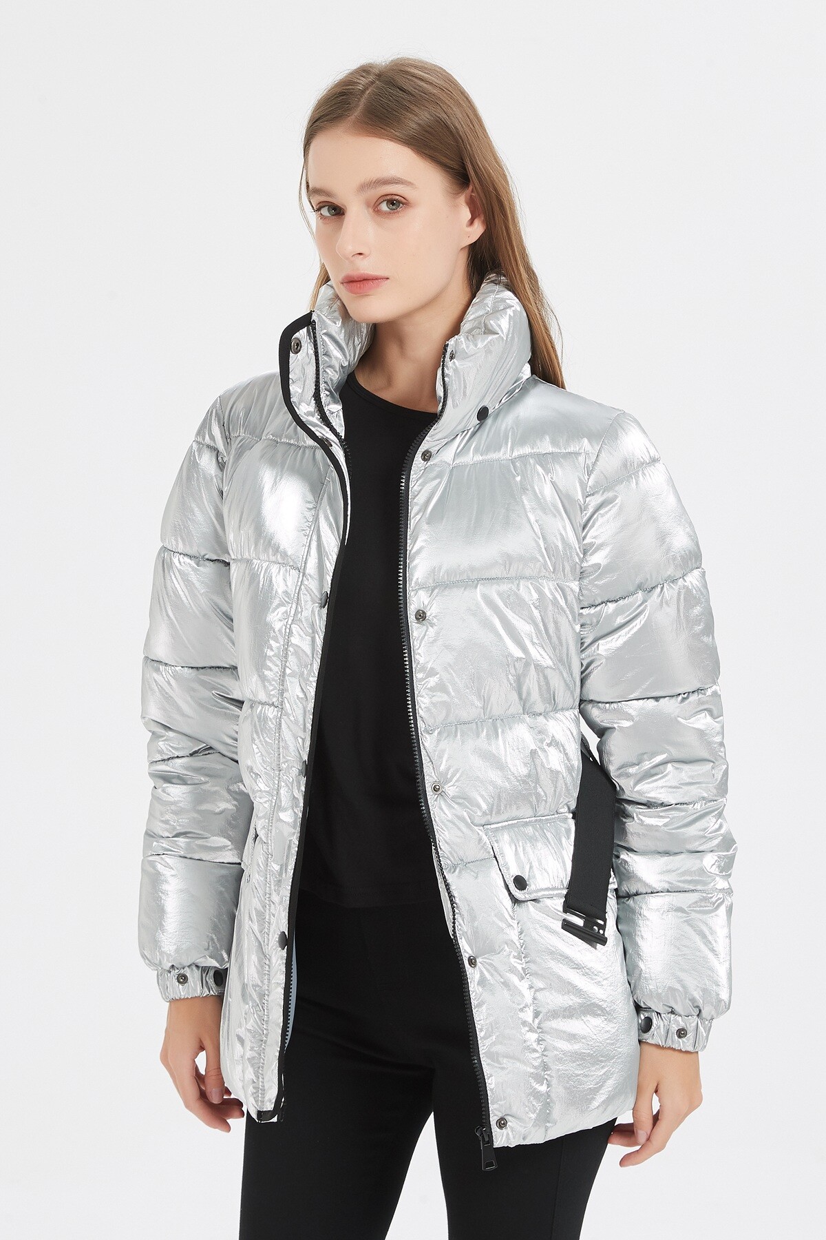 Großhändler CHEVERY - Damen-Hüftlange Daunenjacke mit Metallic-Effekt
