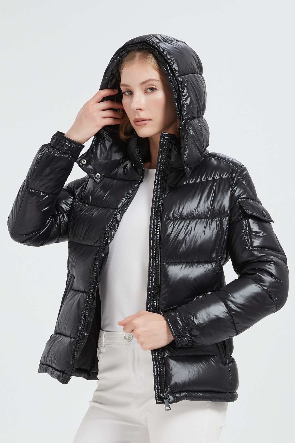 Mayorista CHEVERY - Chaqueta acolchada corta y brillante con capucha