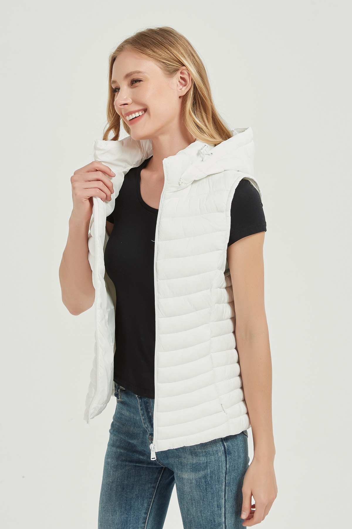 Wholesaler CHEVERY - Women's quilted sleeveless puffer jacket with removable hood – F2014