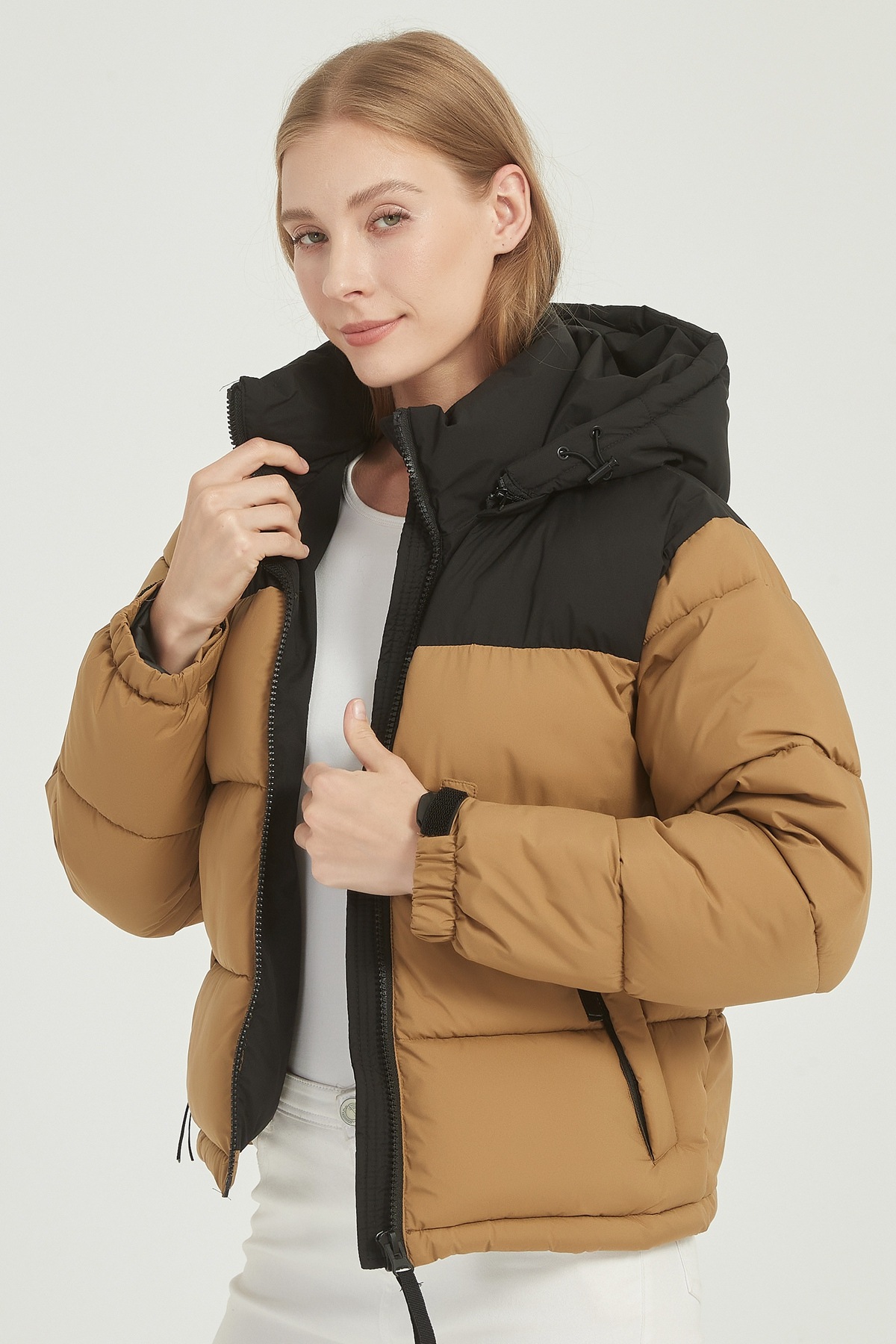 Grossista CHEVERY - Giacca Imbottita Design Bicolore con Cappuccio