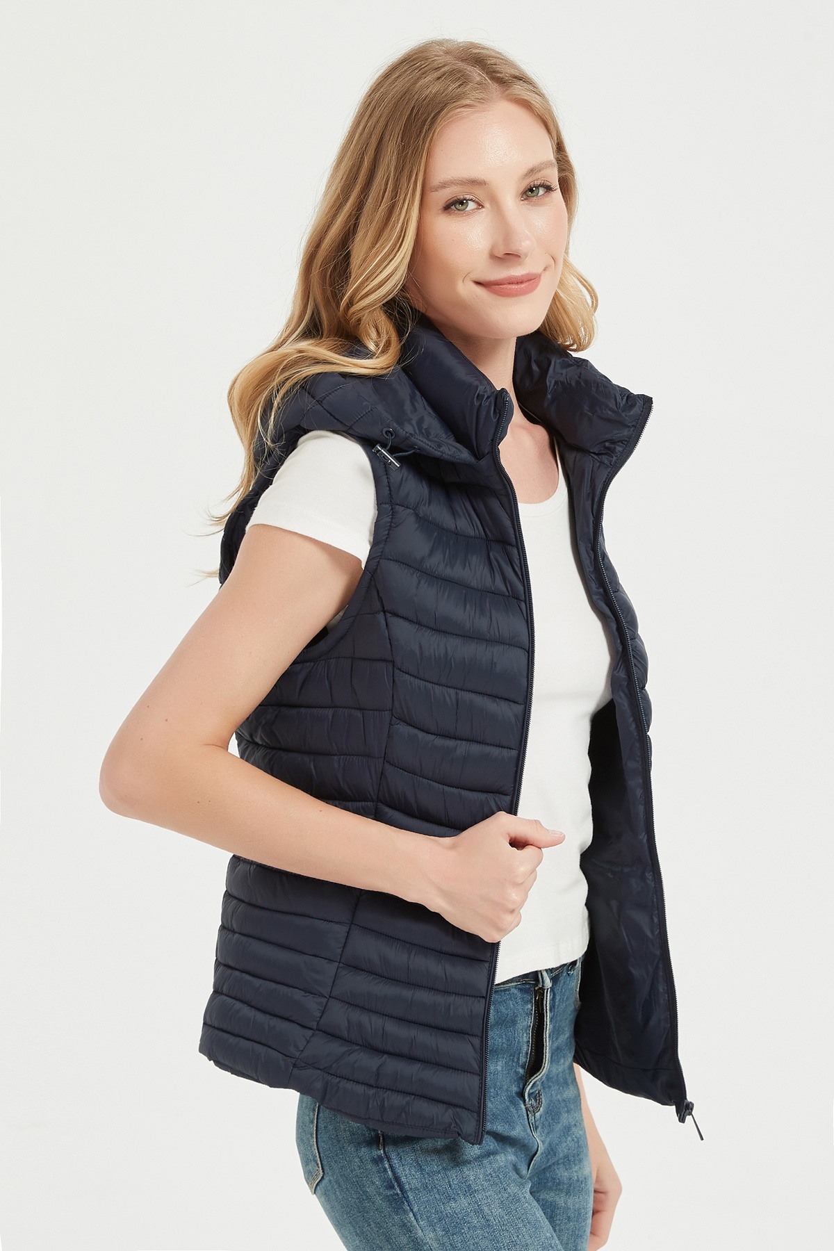 Wholesaler CHEVERY - Women's quilted sleeveless puffer jacket with removable hood – F2014