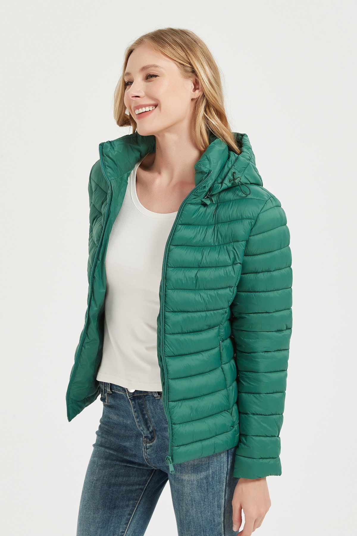 Wholesaler CHEVERY - Lightweight women's puffer jacket with removable hood