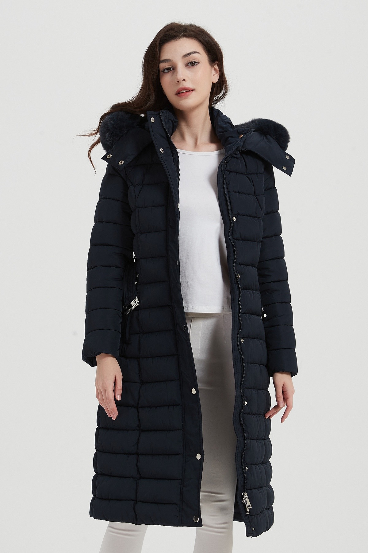 Grossiste CHEVERY - Doudoune Longue Femme Ceinturée, Capuche Fausse Fourrure, Fermeture Longue Double Zip