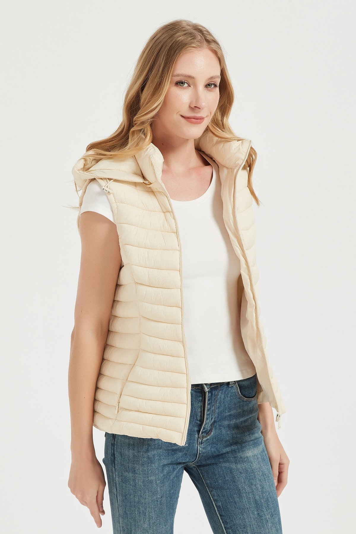 Wholesaler CHEVERY - Women's quilted sleeveless puffer jacket with removable hood – F2014
