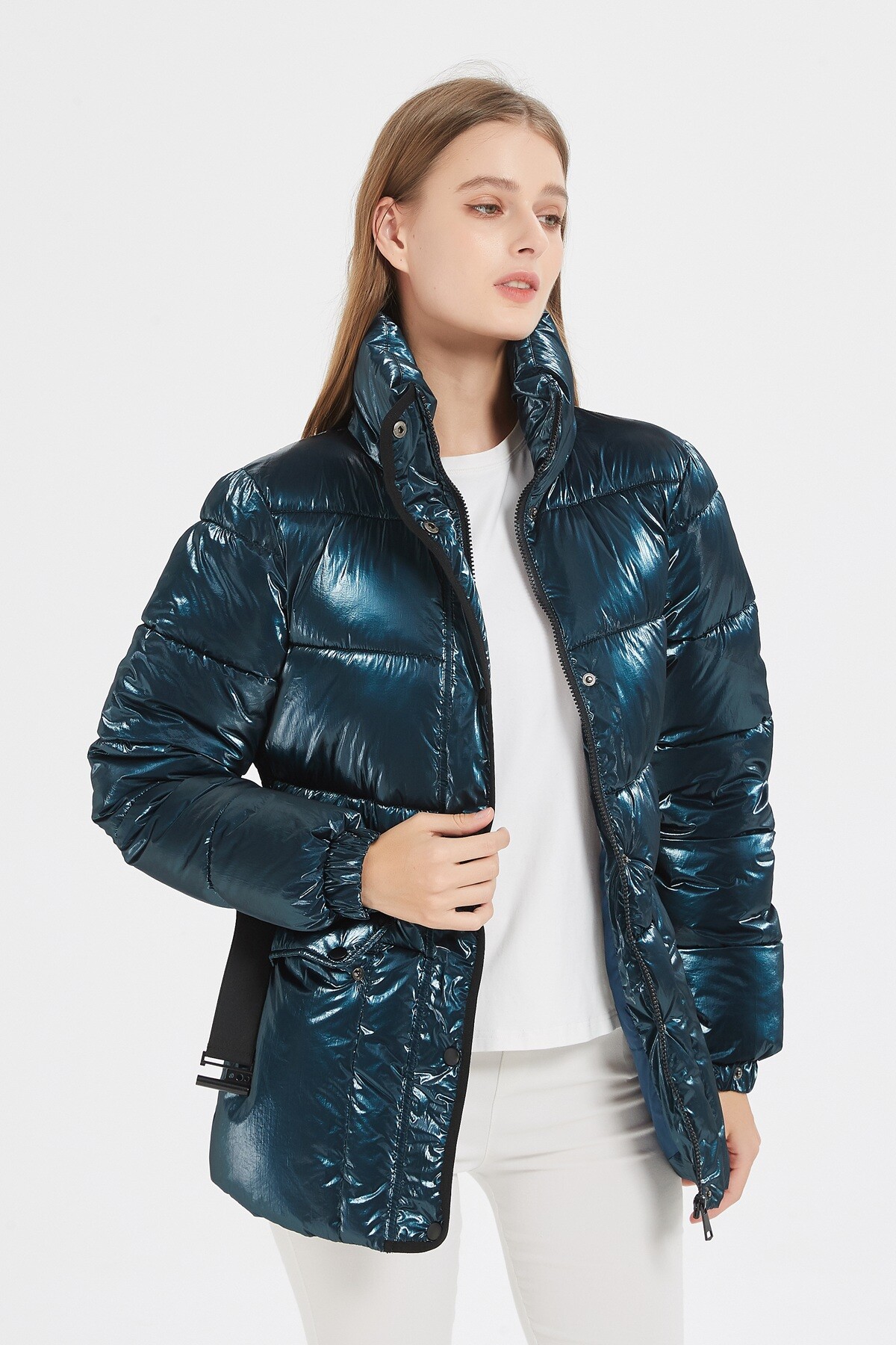 Grossista CHEVERY - Piumino da Donna Lunghezza Fianchi Effetto Metallico