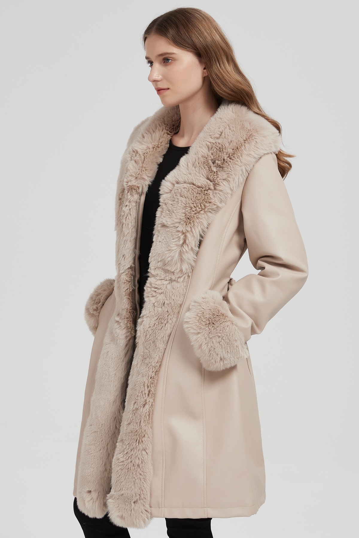 Grossiste CHEVERY - Manteau long effet cuir à fausse fourrure grande taille