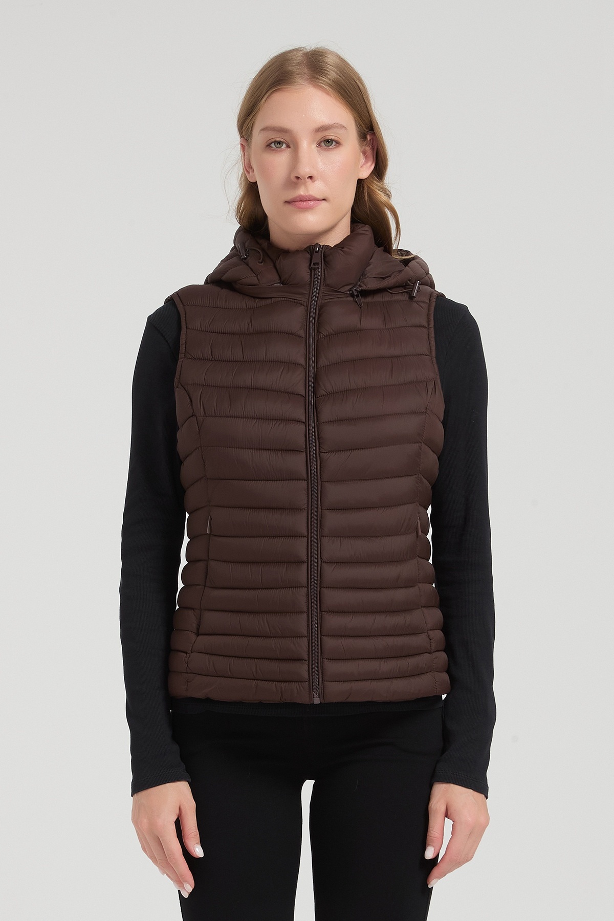 Wholesaler CHEVERY - Women's quilted sleeveless puffer jacket with removable hood – F2014