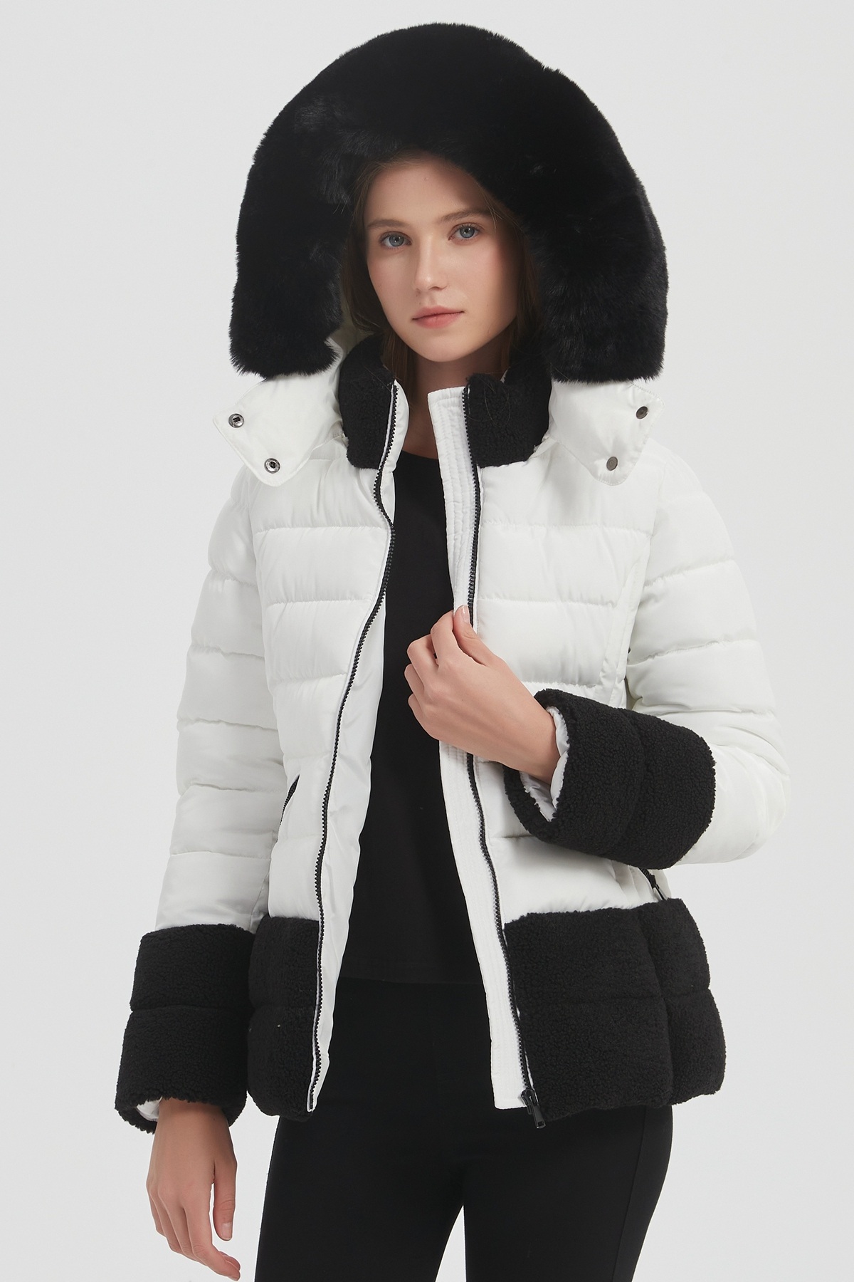 Mayorista CHEVERY - Chaqueta acolchada corta para mujer con capucha forrada de piel y acabados rizados