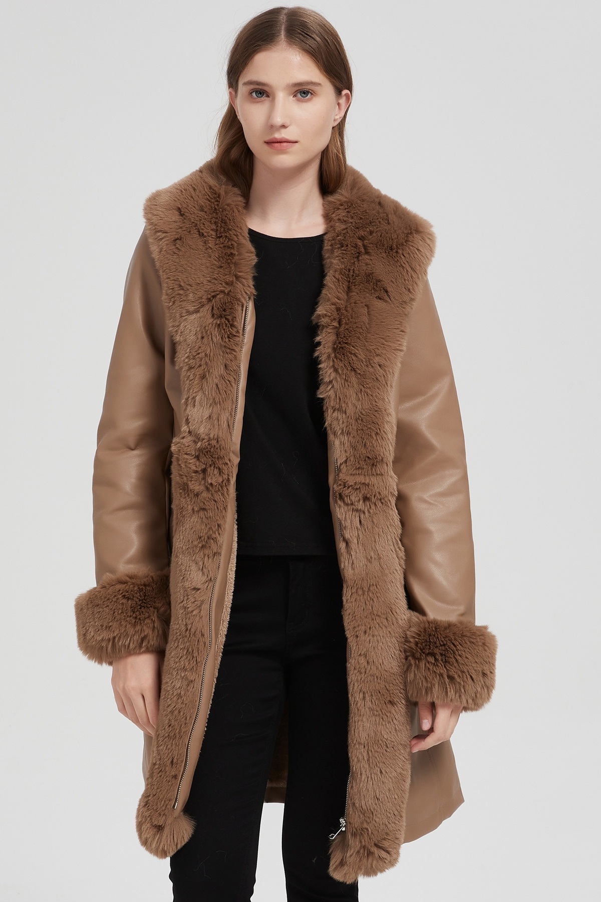 Grossiste CHEVERY - Manteau long effet cuir à fausse fourrure grande taille