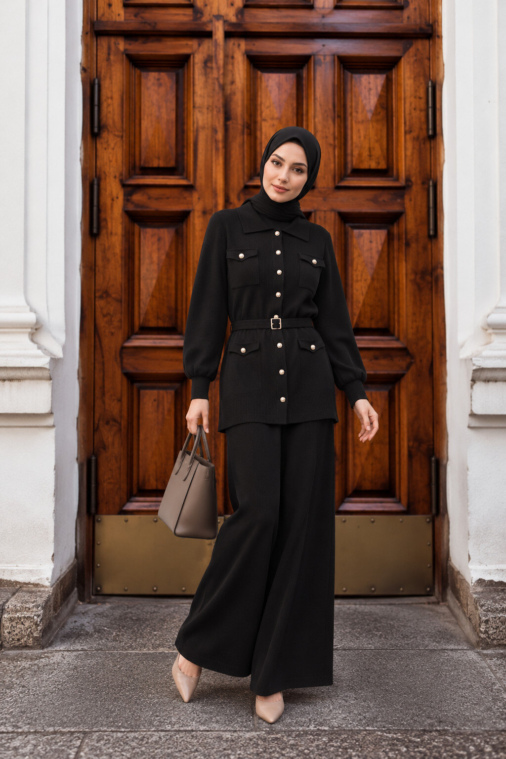 Großhändler CHIC'ABAYA - Elegantes Zweiteiler-Set mit einem Cardigan mit Taschen und goldenen Knöpfen und einer weiten Hose