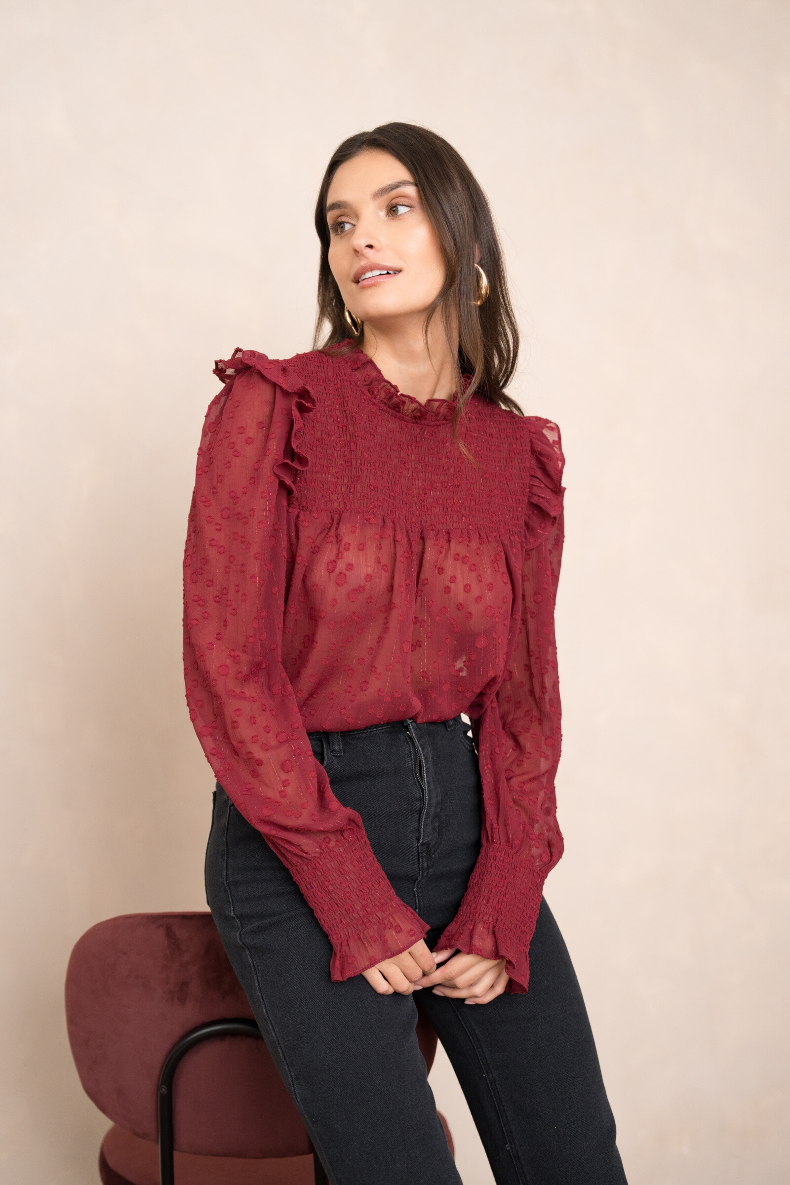 Mayorista Choklate - Blusa elegante con cuello y mangas con volantes.
